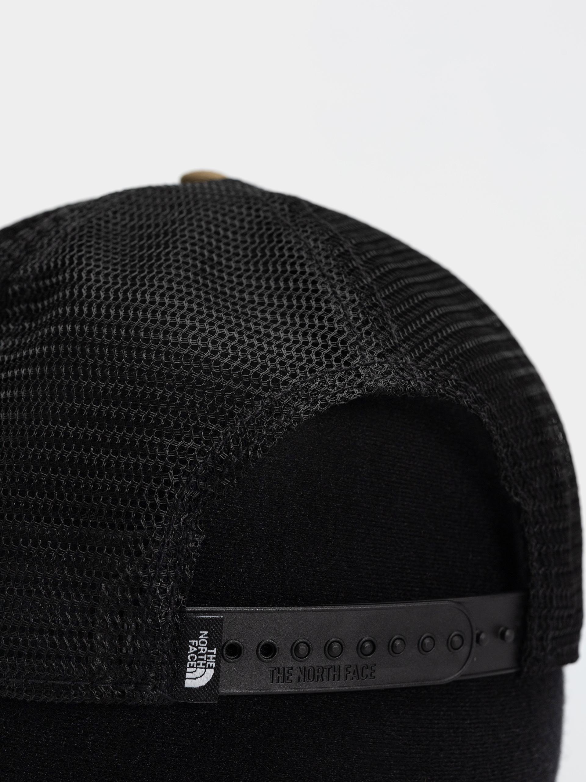 Czapka z daszkiem The North Face Embroidered Mudder Trucker (caraway seed/bear graph)