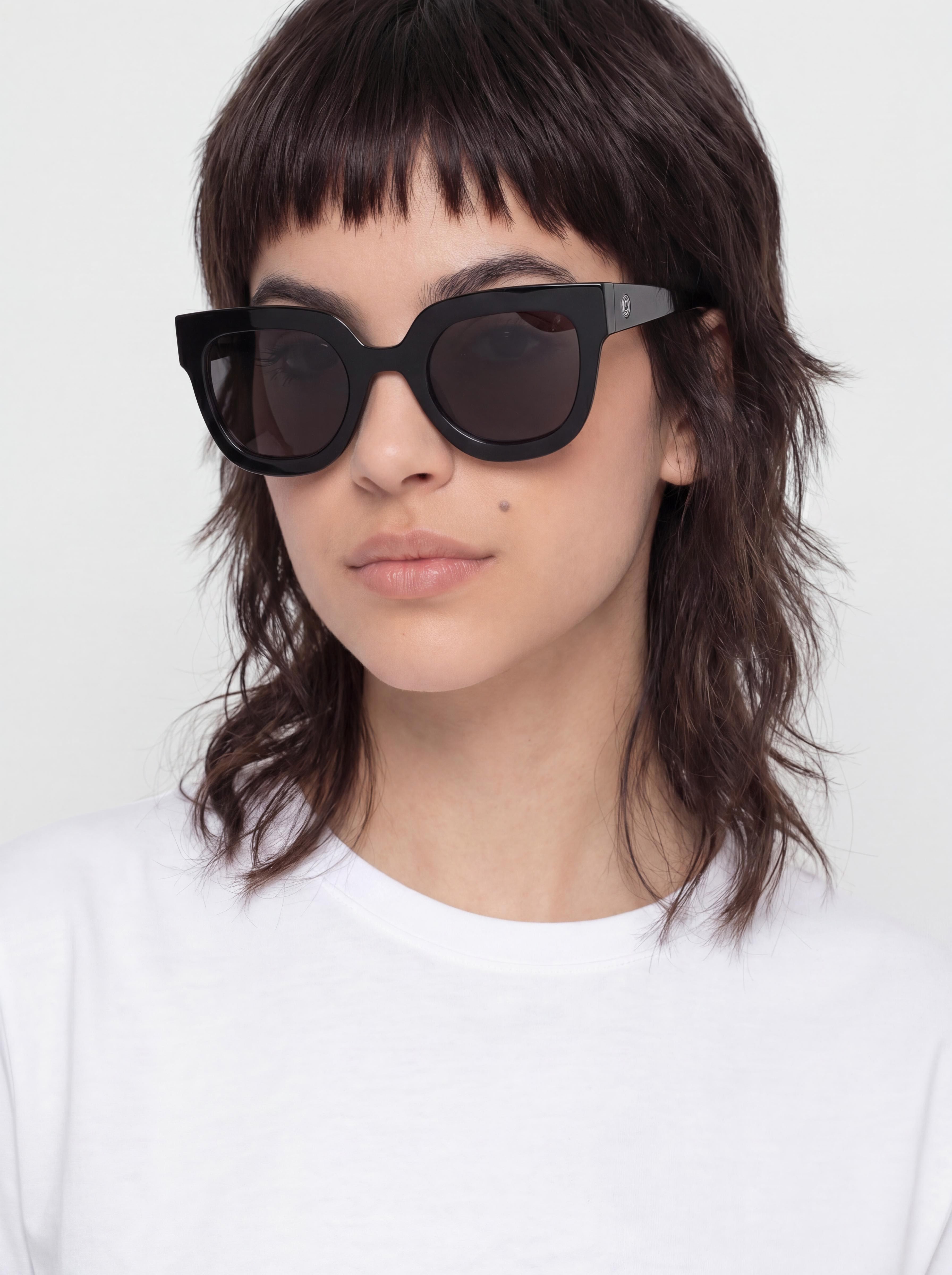 Okulary przeciwsłoneczne Dragon Purser Wmn (black/lumalens smoke)