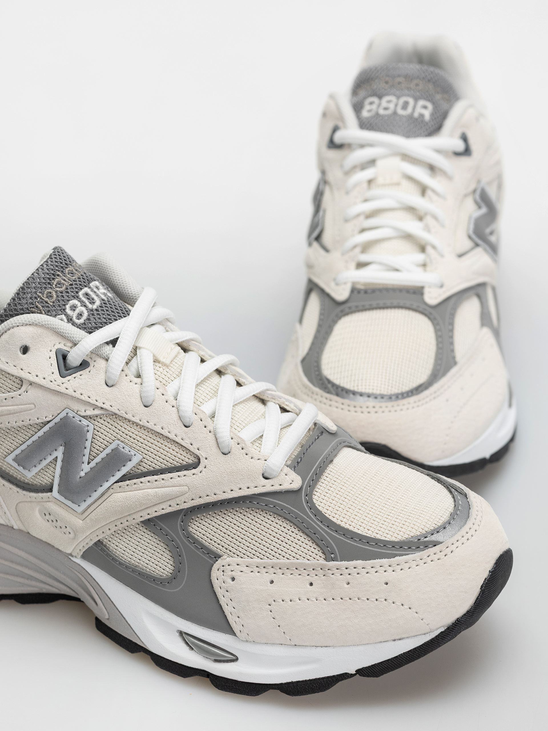 Buty New Balance 880R (sea salt/slate grey)