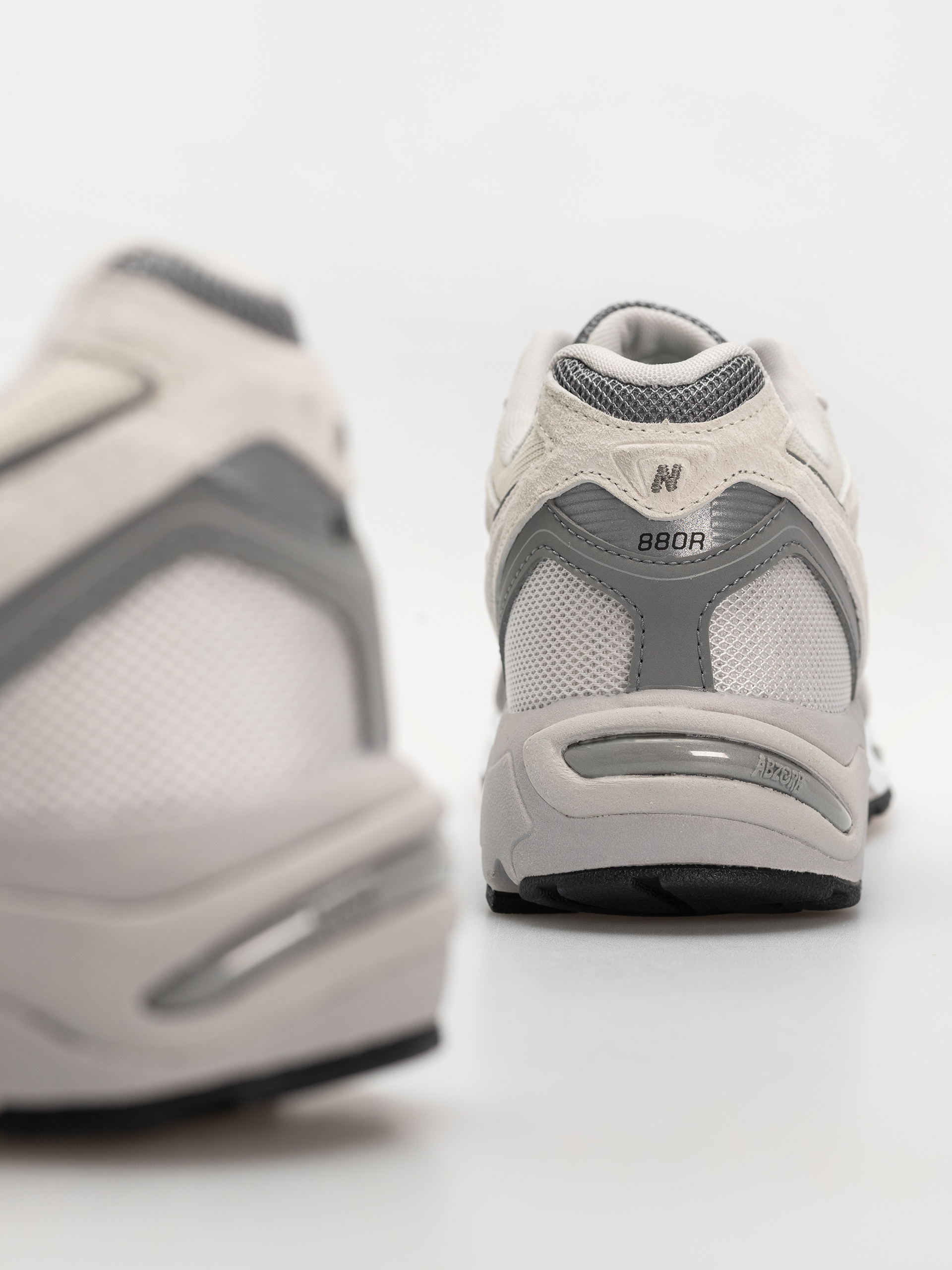 Buty New Balance 880R (sea salt/slate grey)