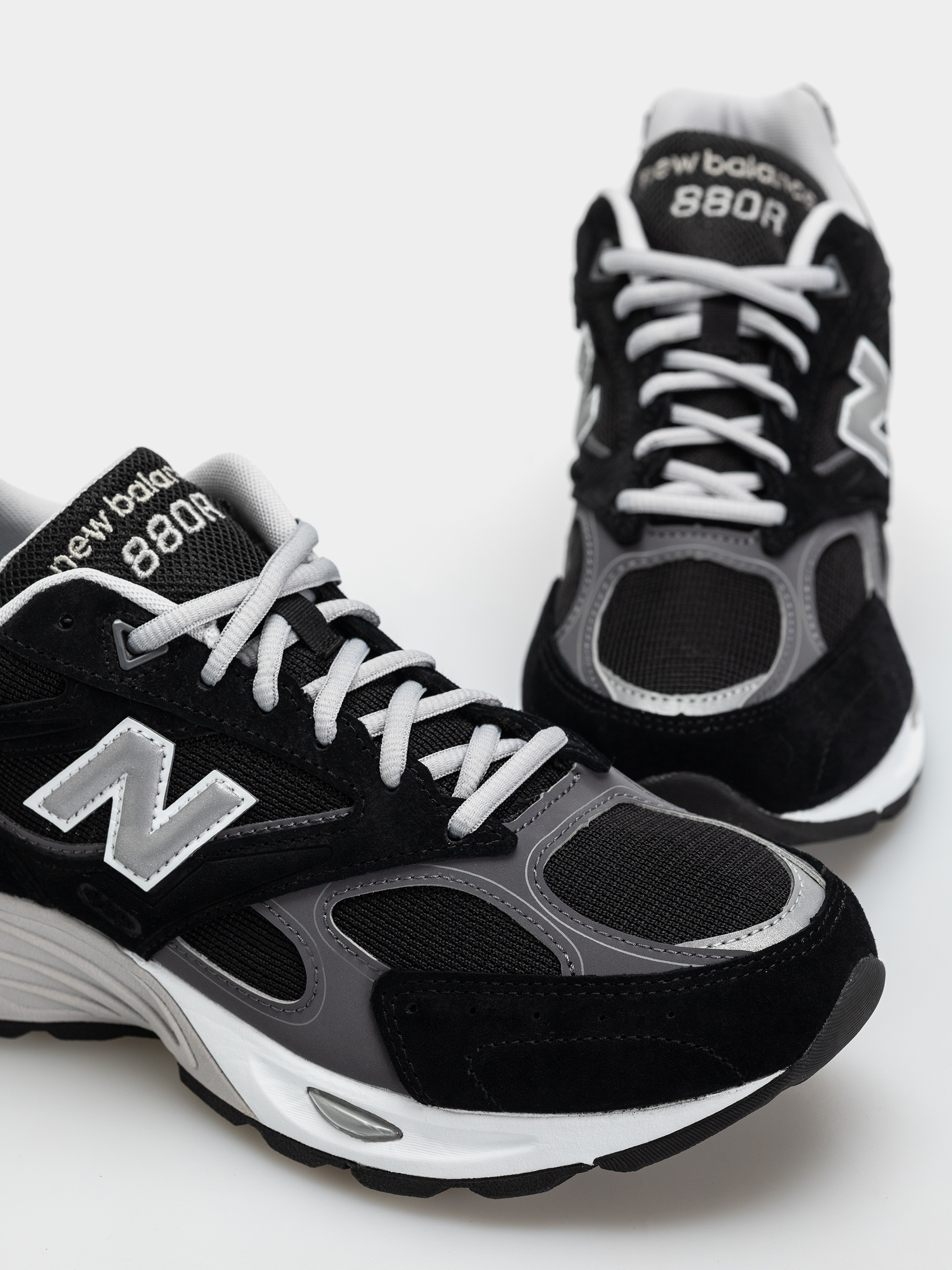 Buty New Balance 880R (black/castlerock)