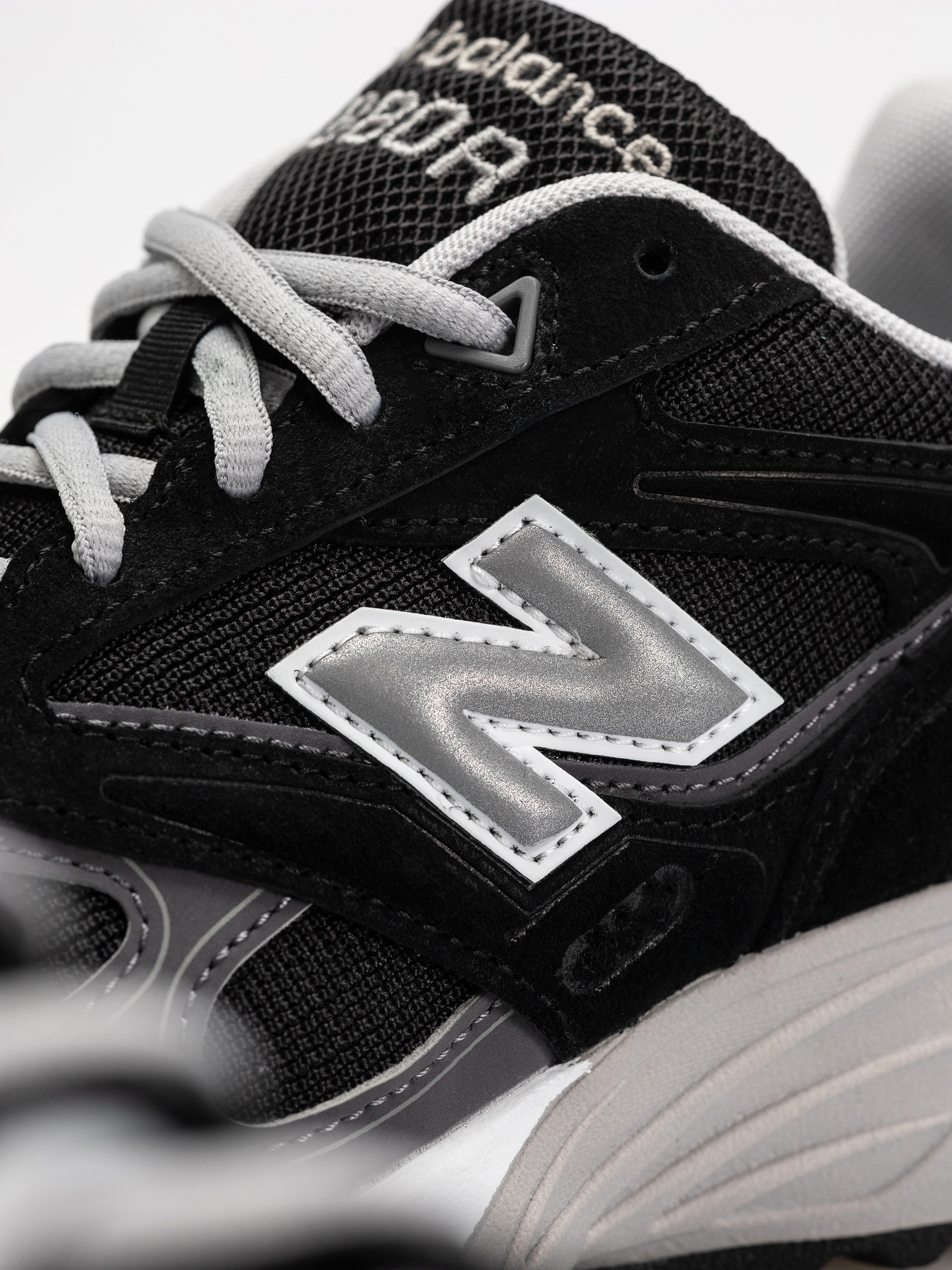 Buty New Balance 880R (black/castlerock)