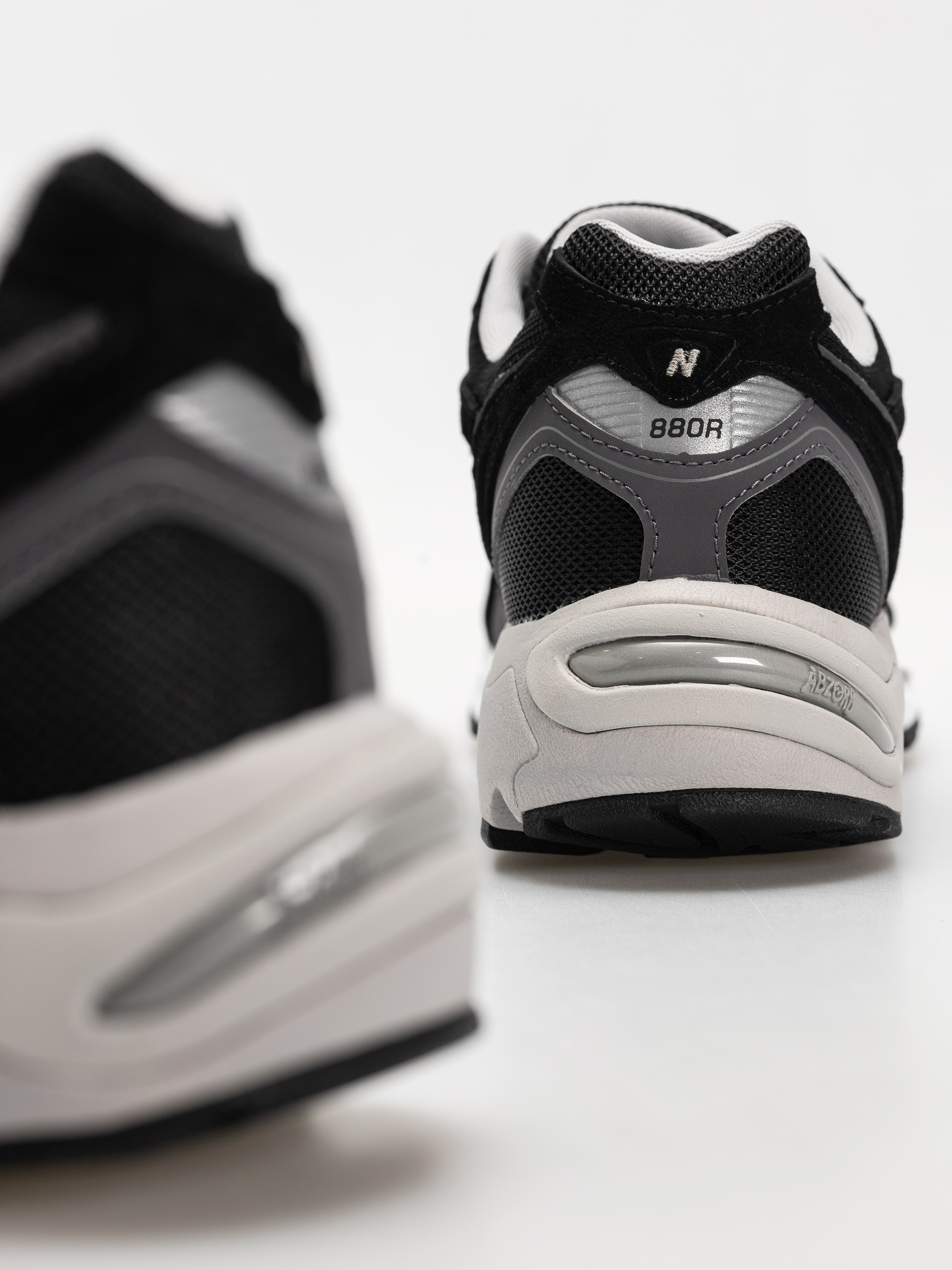 Buty New Balance 880R (black/castlerock)