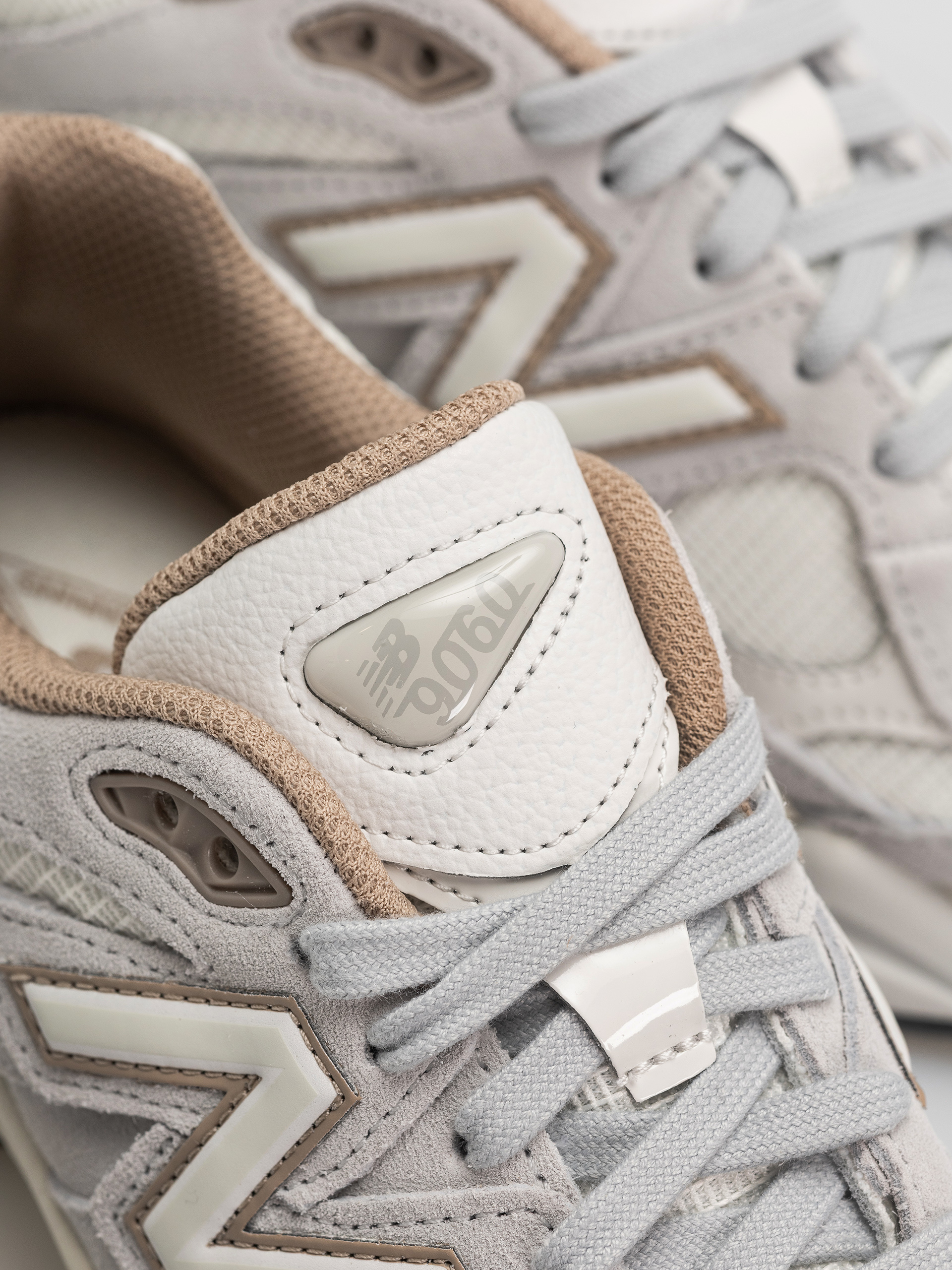 Buty New Balance 9060 (driftwood/sea salt)
