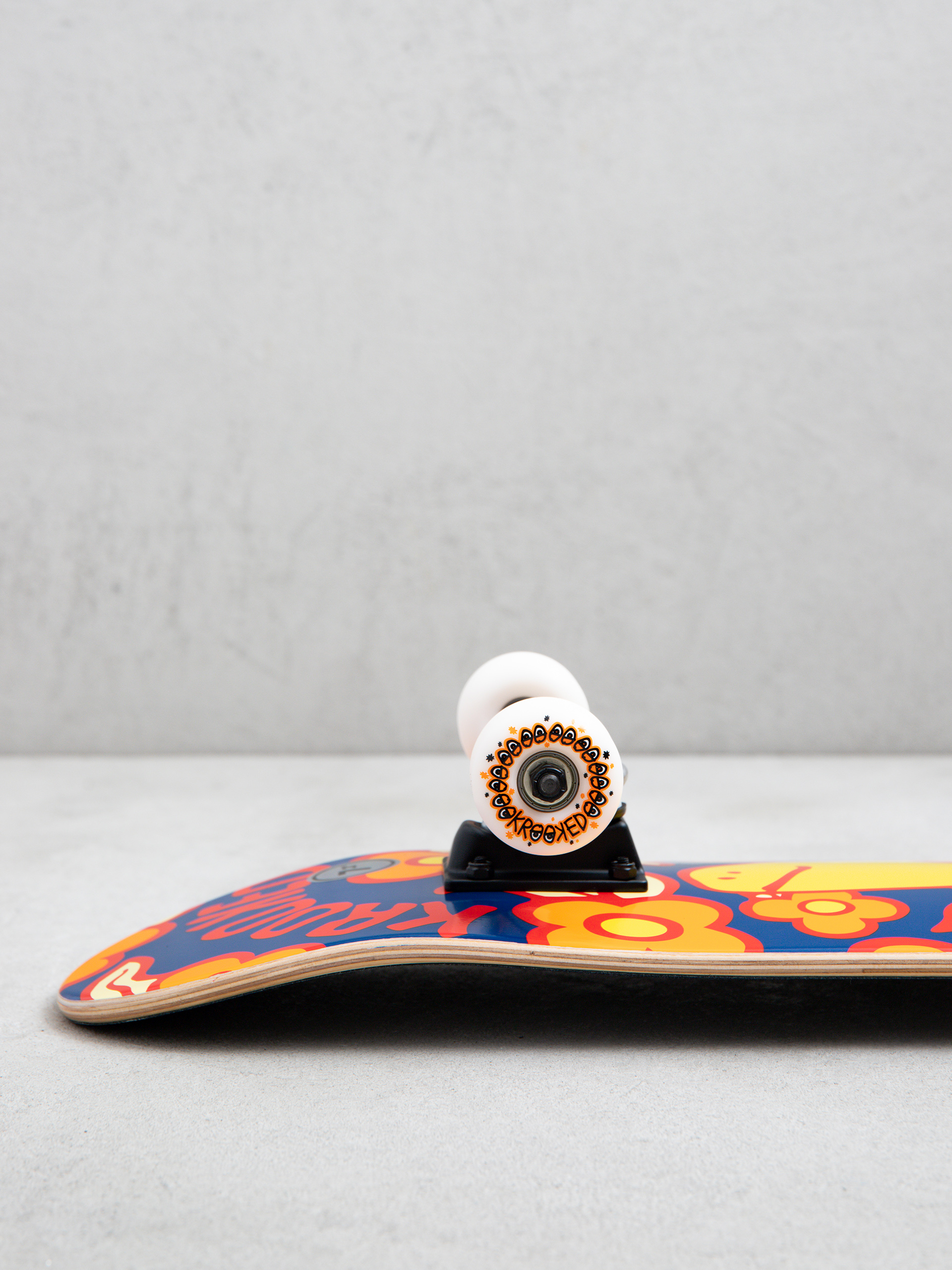 Deskorolka Krooked Shmoo Vibes (navy/yellow)