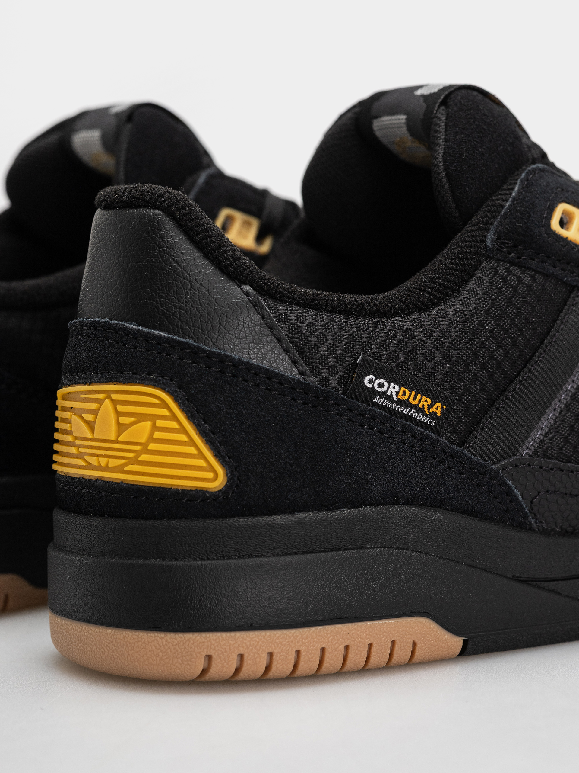 Buty adidas Tekkira Cup (carbon/carbon/cblack)