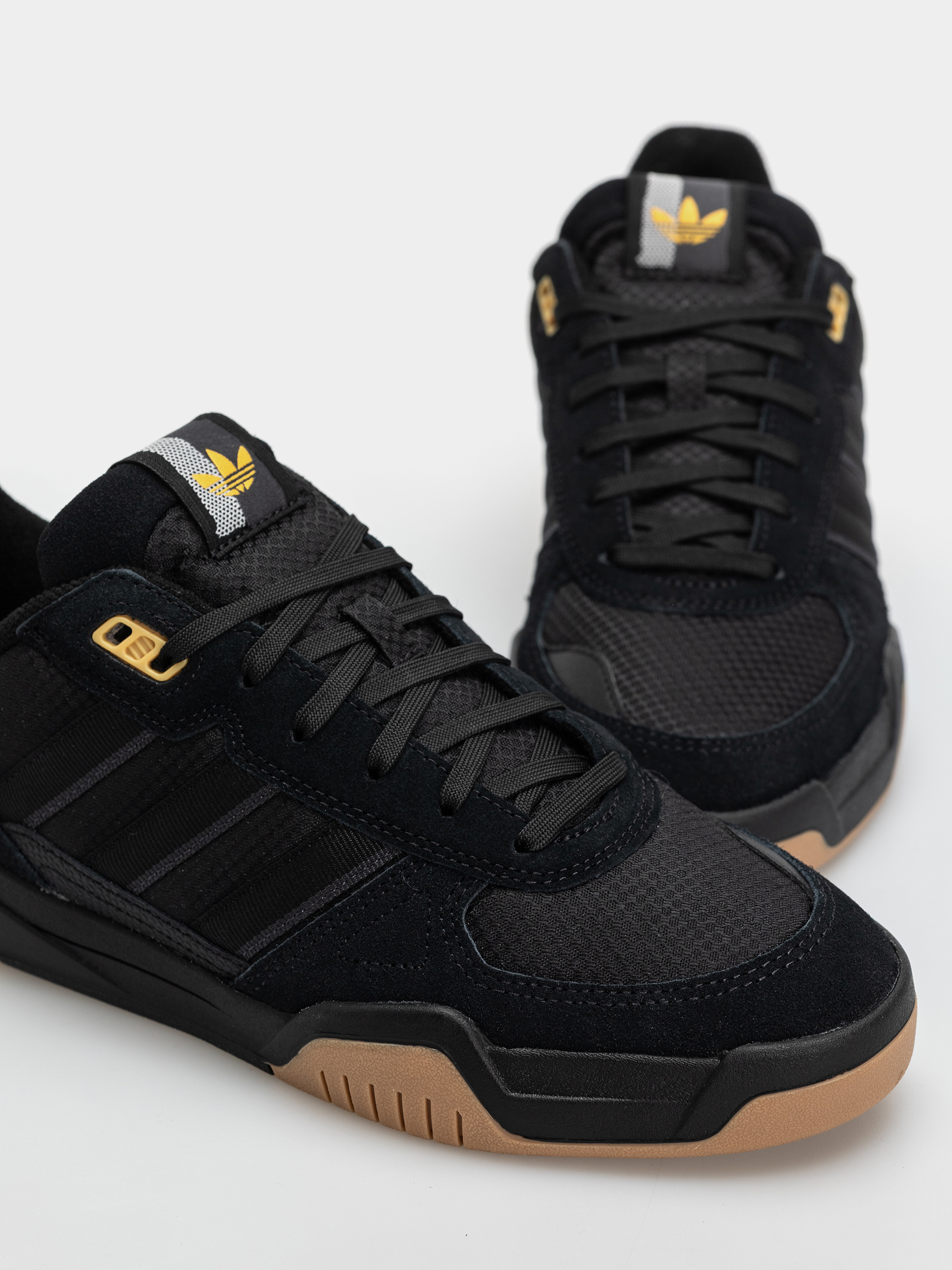 Buty adidas Tekkira Cup (carbon/carbon/cblack)