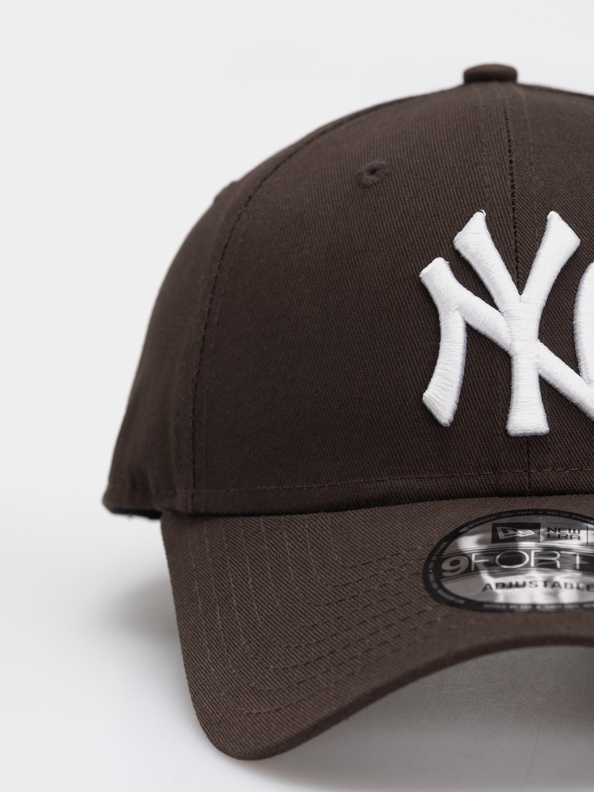 [czeka na poprawe foto] Czapka z daszkiem New Era League Essential 9Forty New York Yankees (burnt stone)