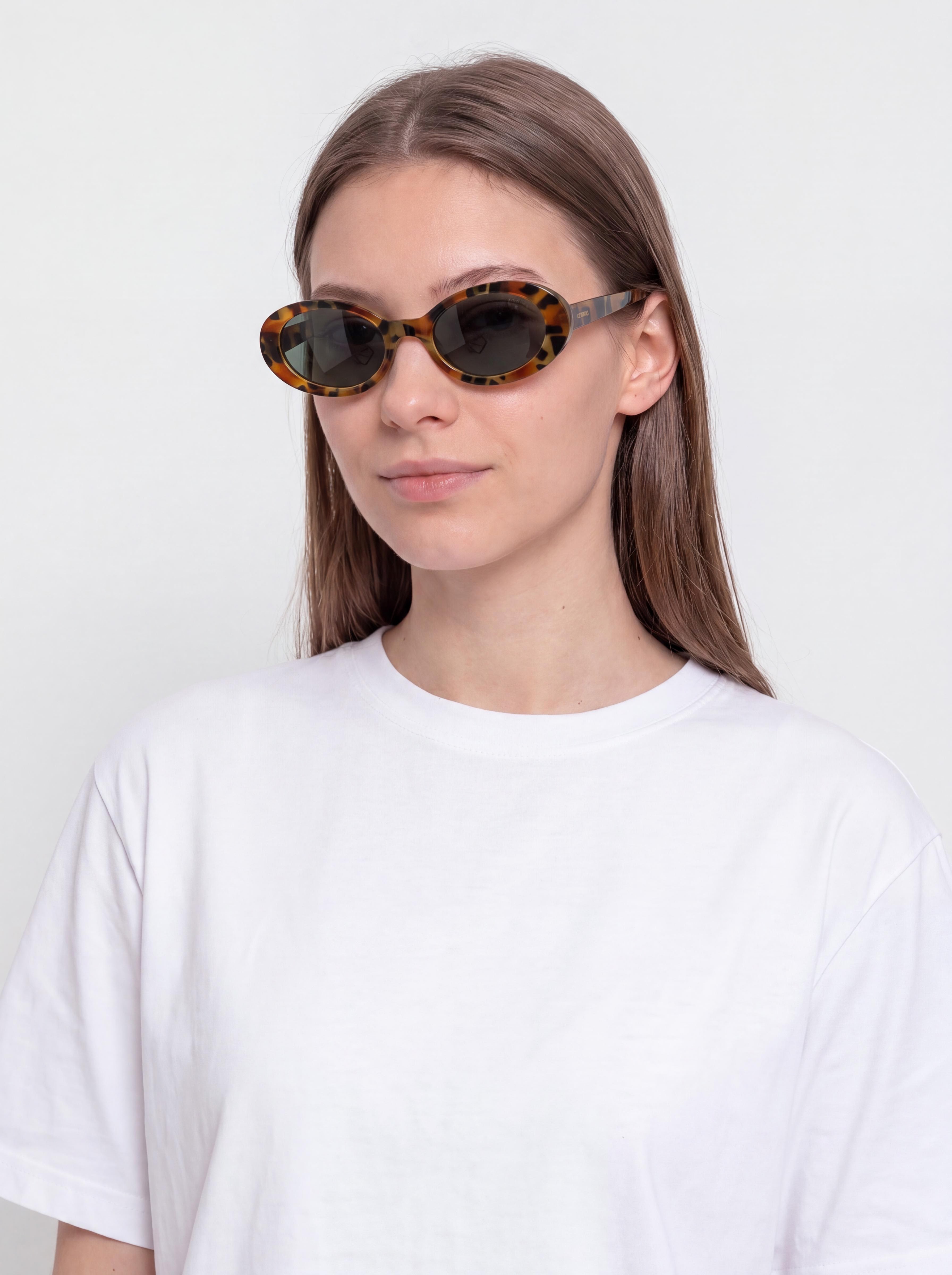 Okulary przeciwsu0142oneczne Komono Ana (amber shell)