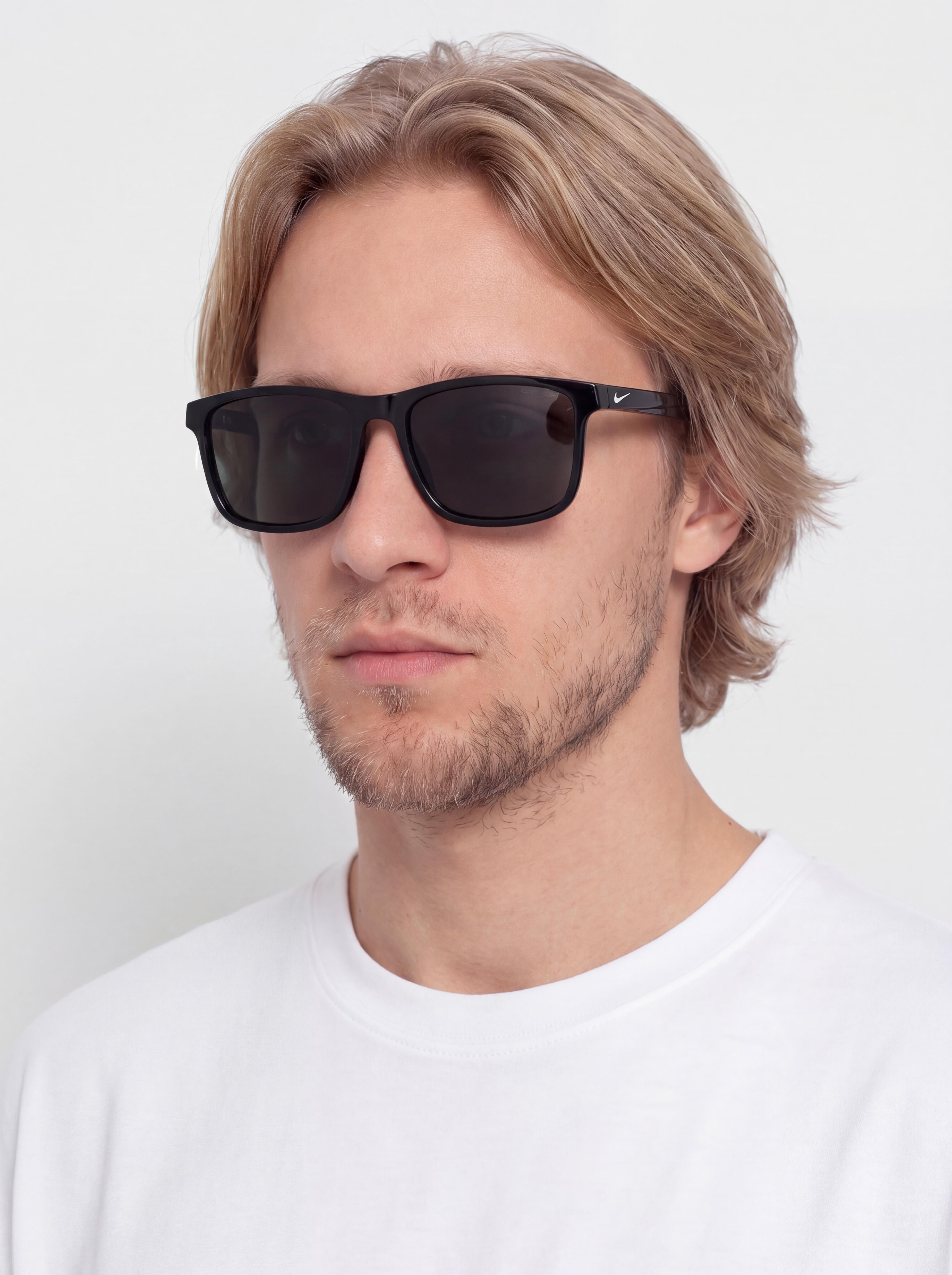 Okulary przeciwsłoneczne Nike Vital Core P (black/polar green)