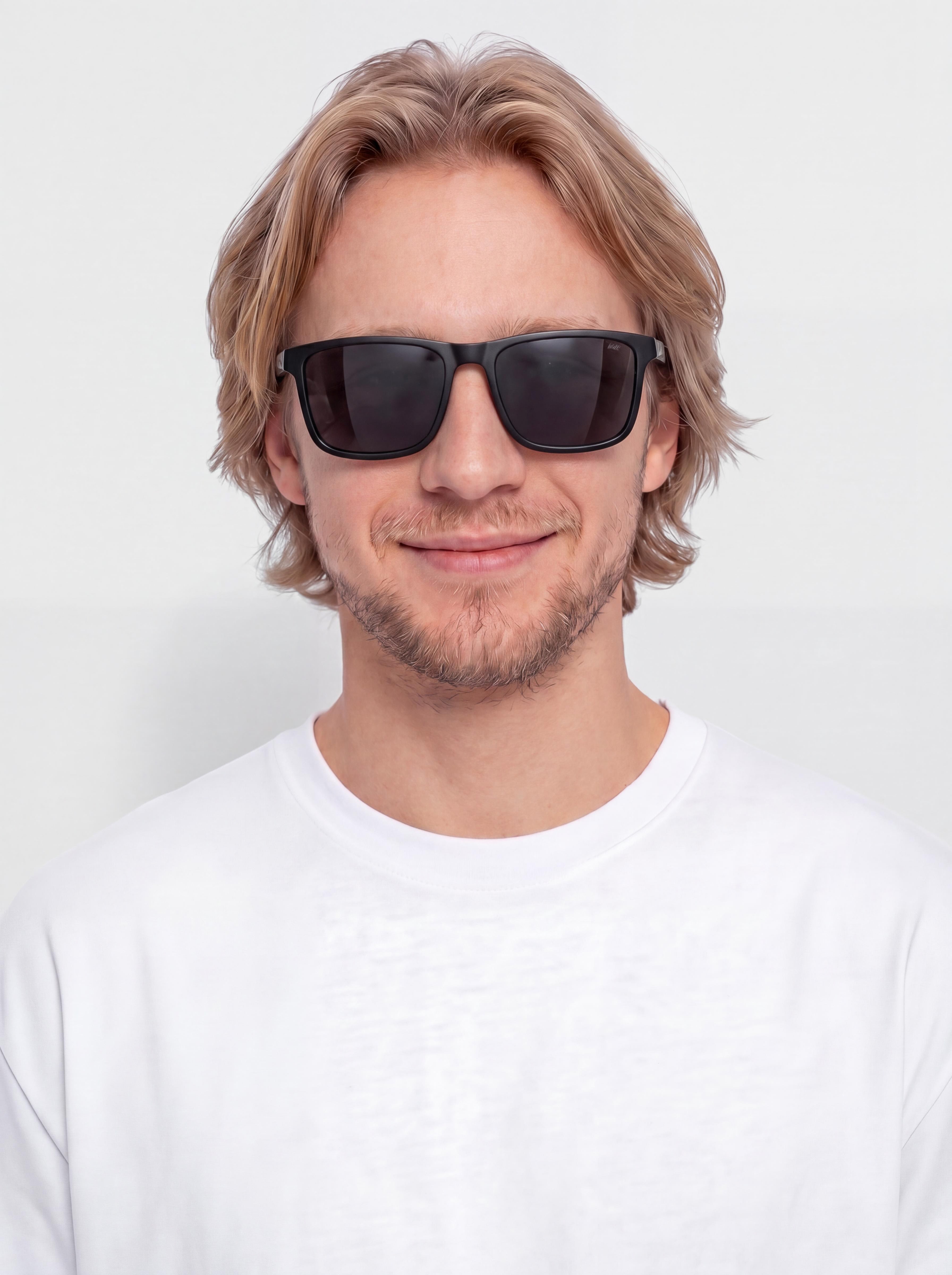 Okulary przeciwsłoneczne Nike Vital Core (black/grey)