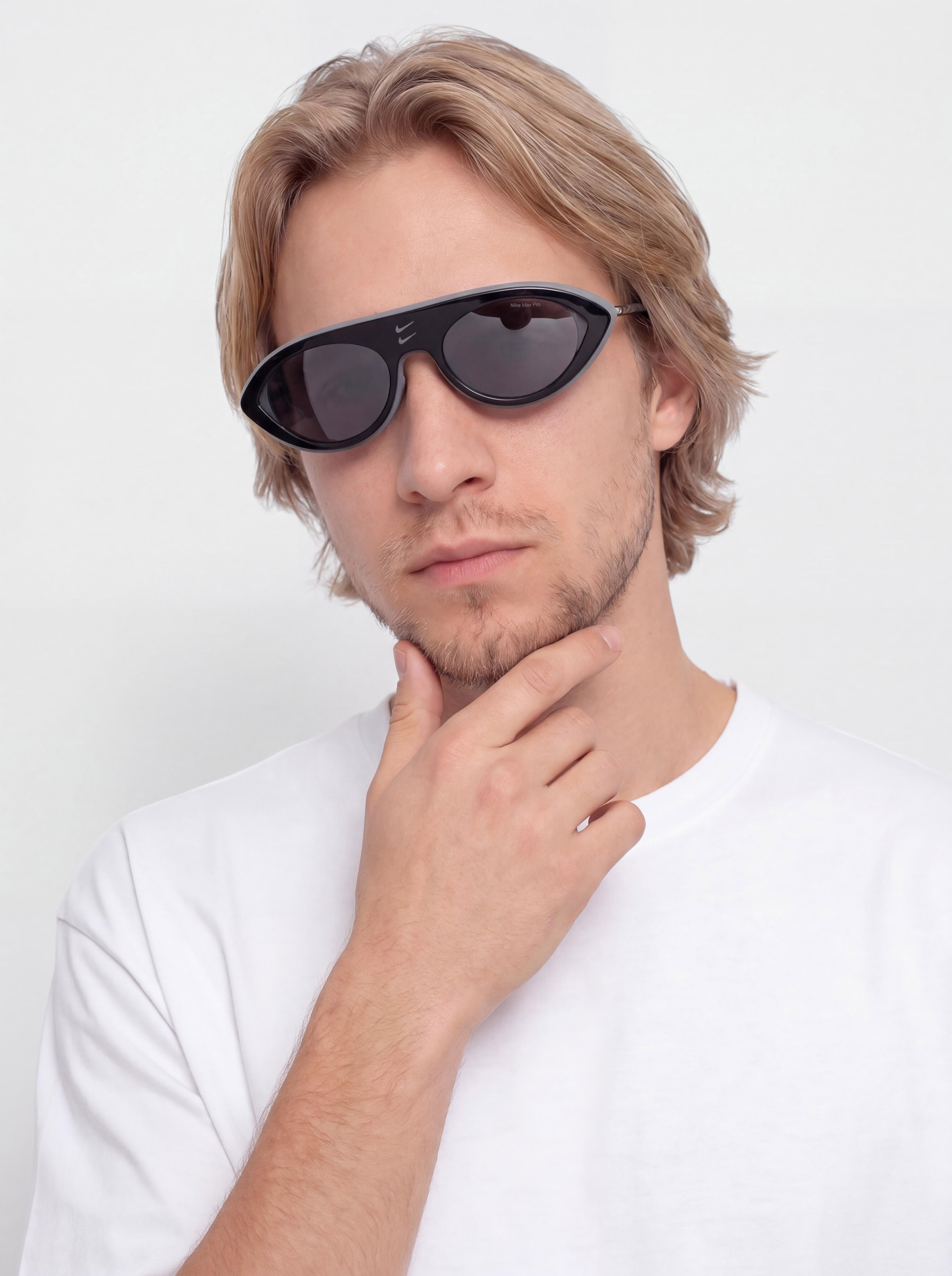 Okulary przeciwsłoneczne Nike Forge Envy (black/grey)
