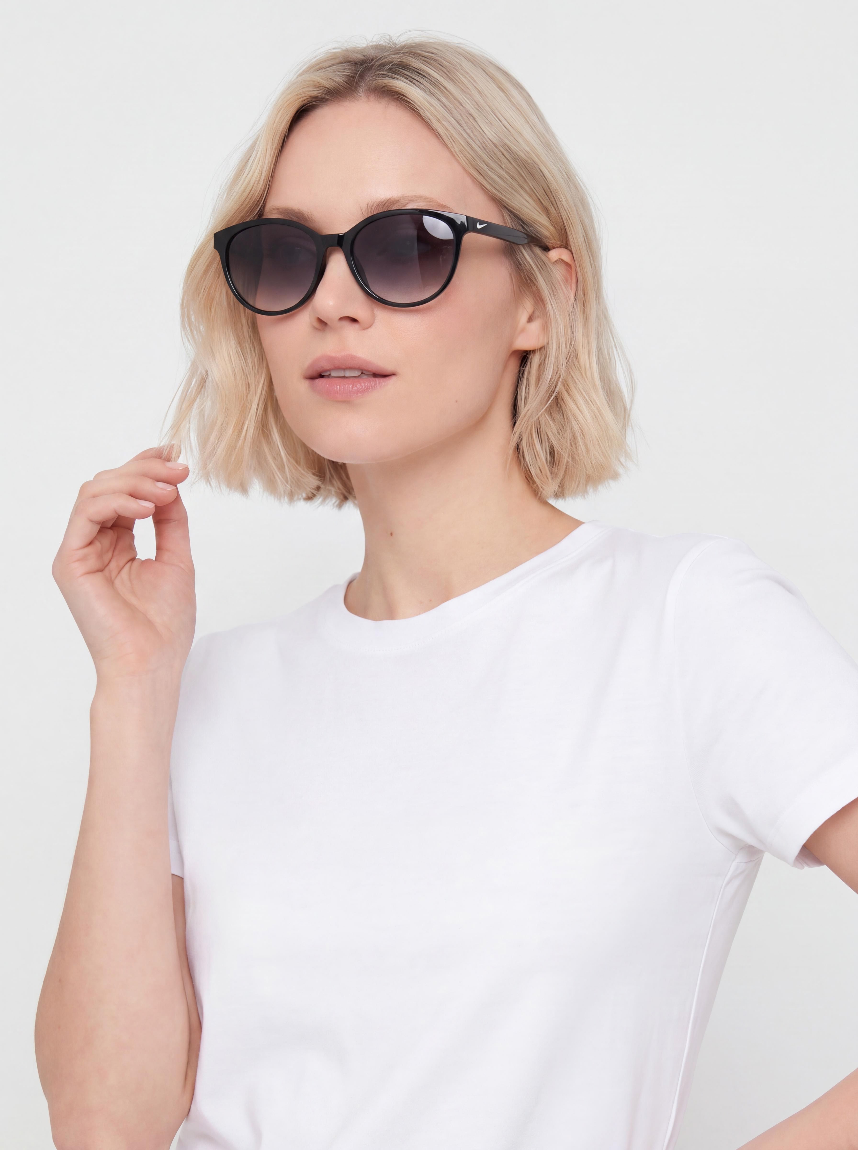 Okulary przeciwsu0142oneczne Nike Vital Trend (black/smoke gradient)
