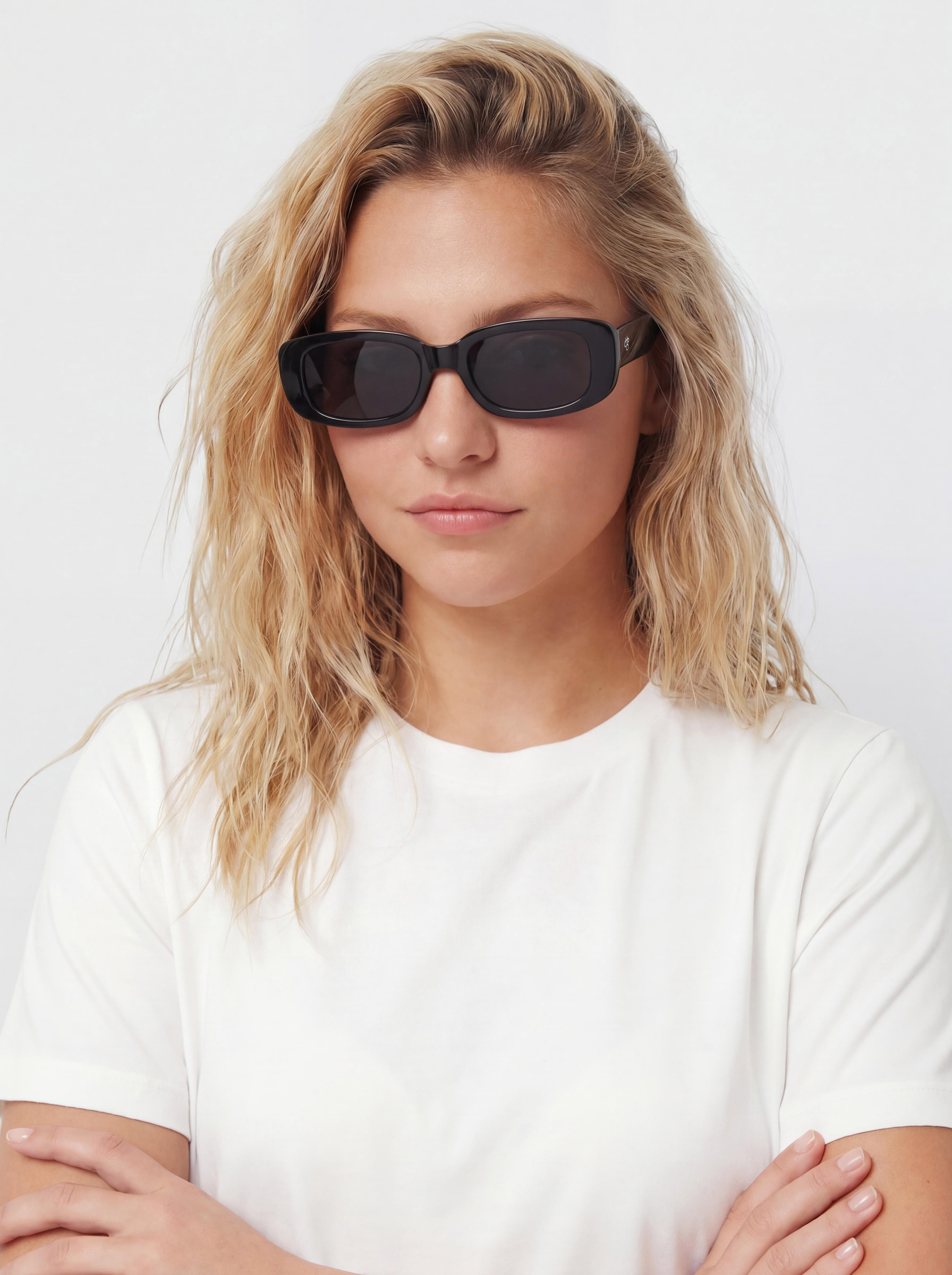 Okulary przeciwsłoneczne CHPO Nicole (matte black/black)