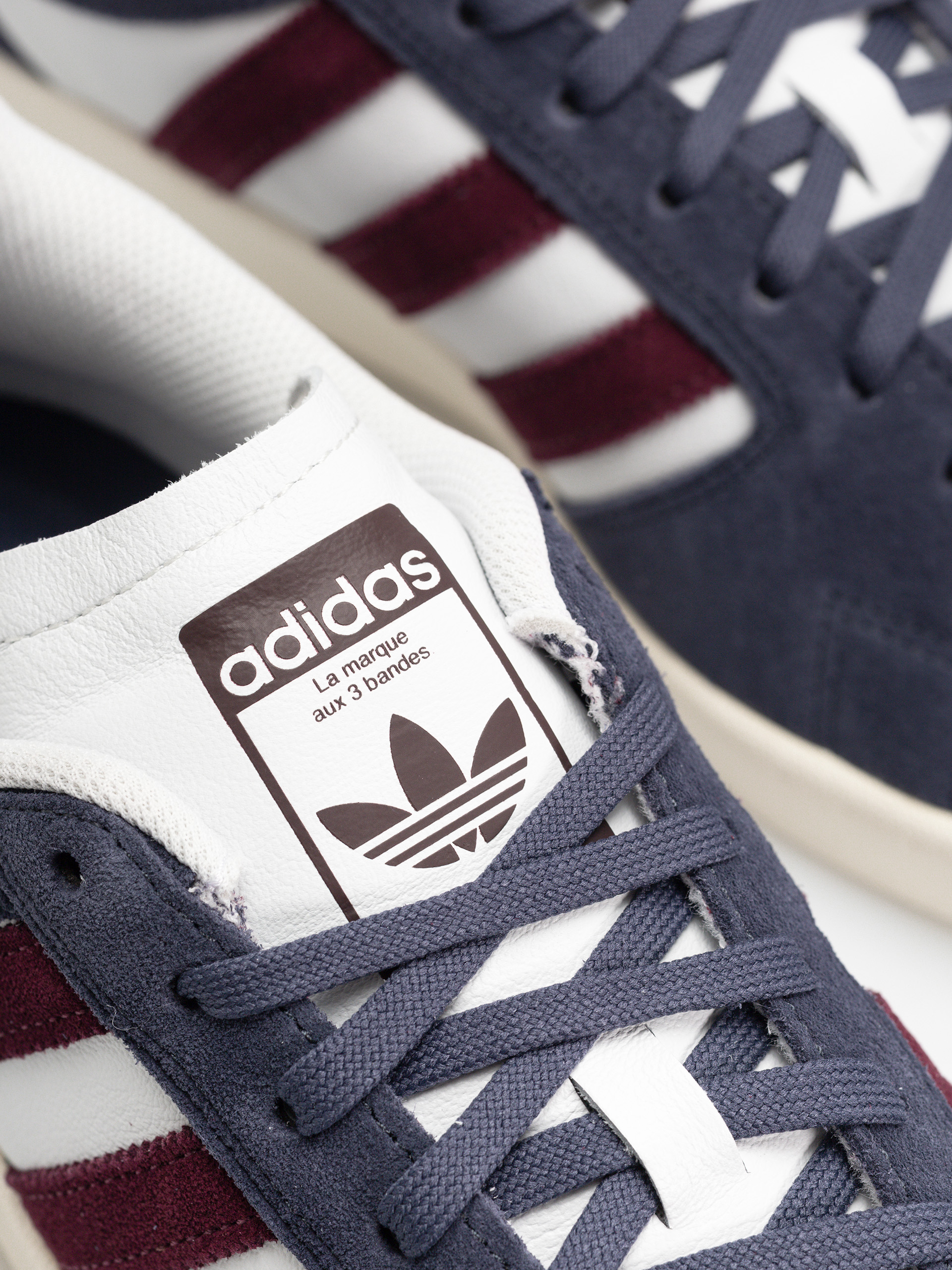 Buty adidas Superskate Low (shanav/maroon/crywht)