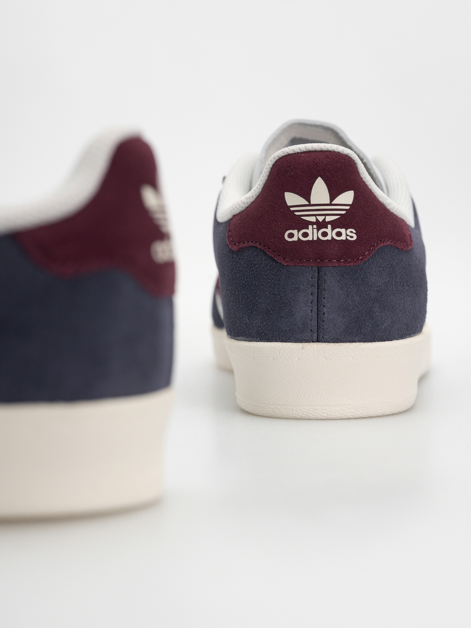 Buty adidas Superskate Low (shanav/maroon/crywht)