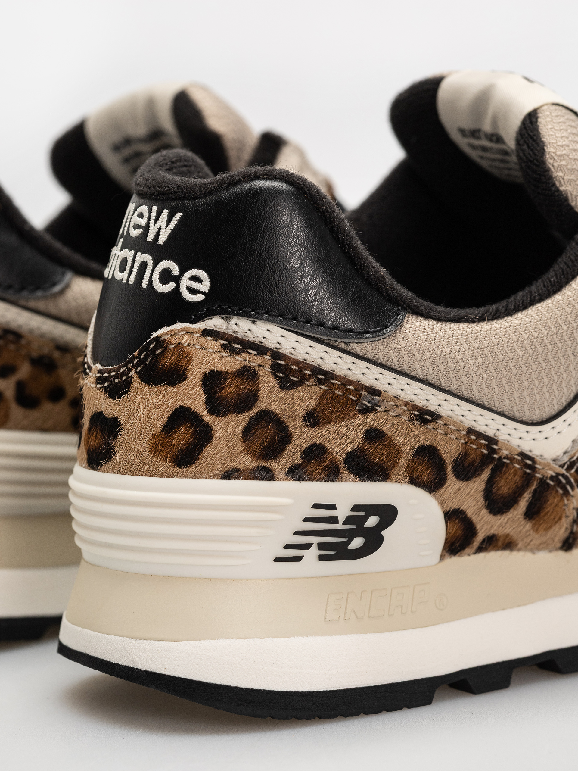 Buty New Balance 574 Wmn (stoneware/linen/black)