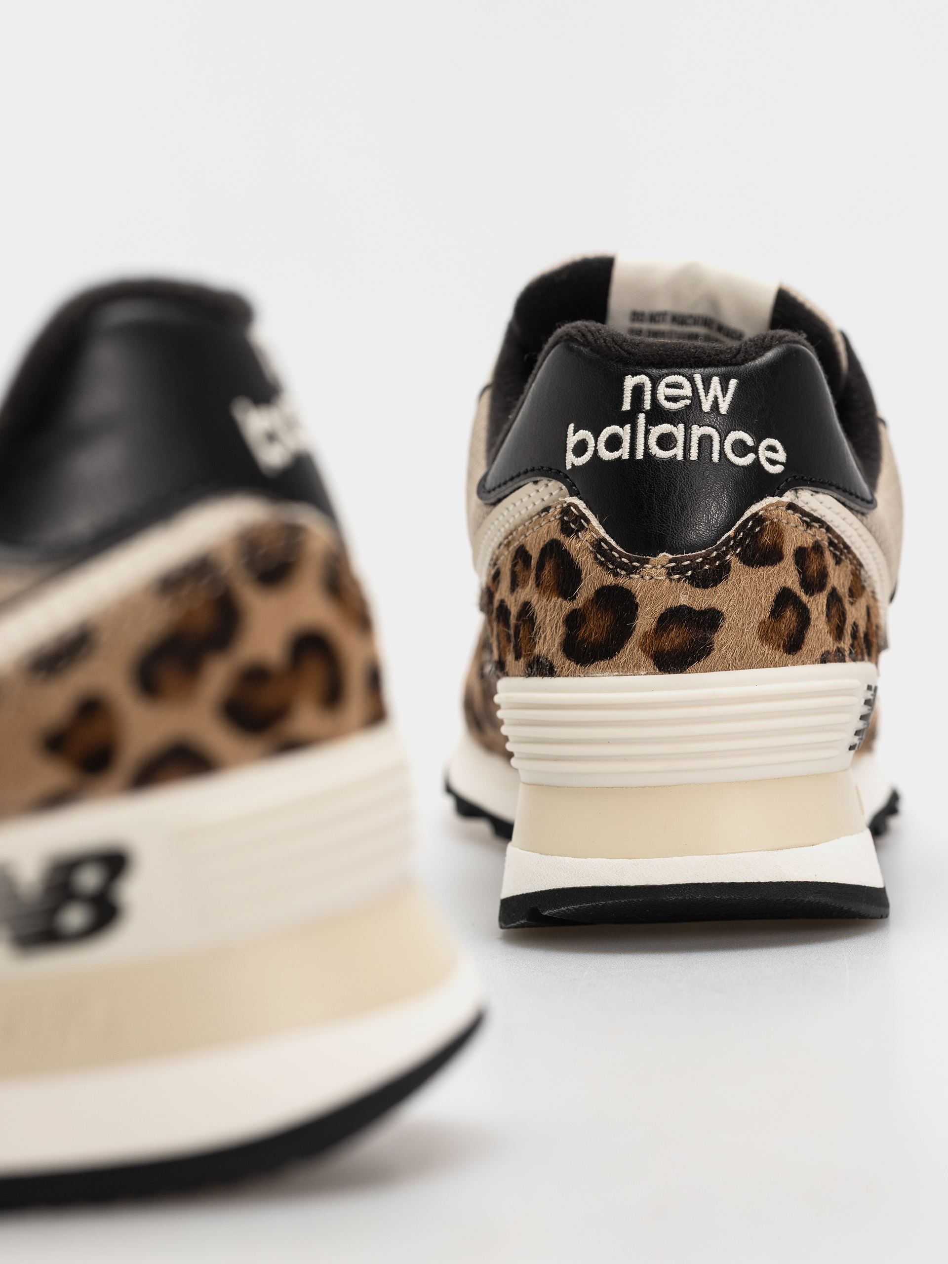 Buty New Balance 574 Wmn (stoneware/linen/black)