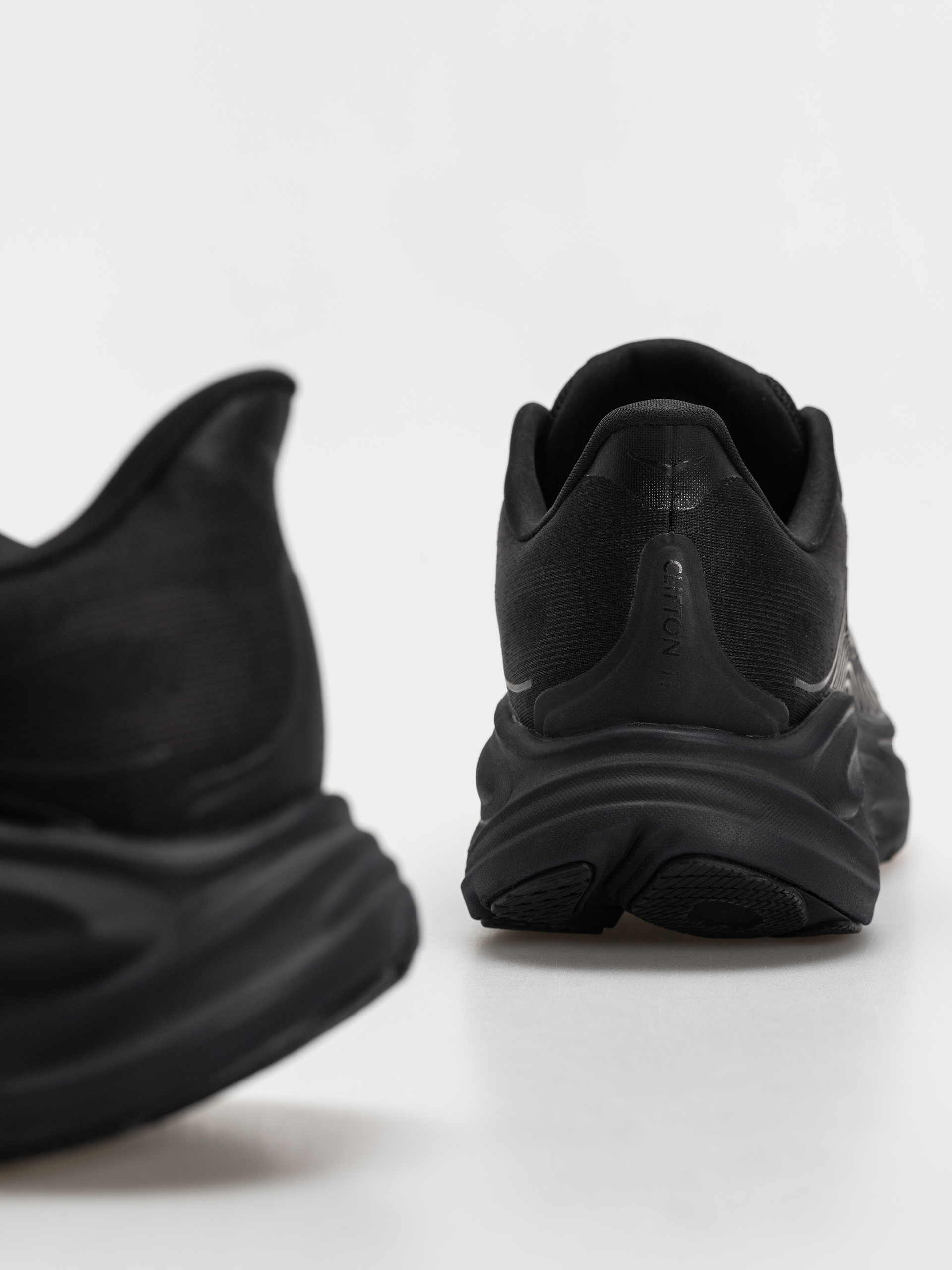Buty Hoka Clifton 11 (black/black)