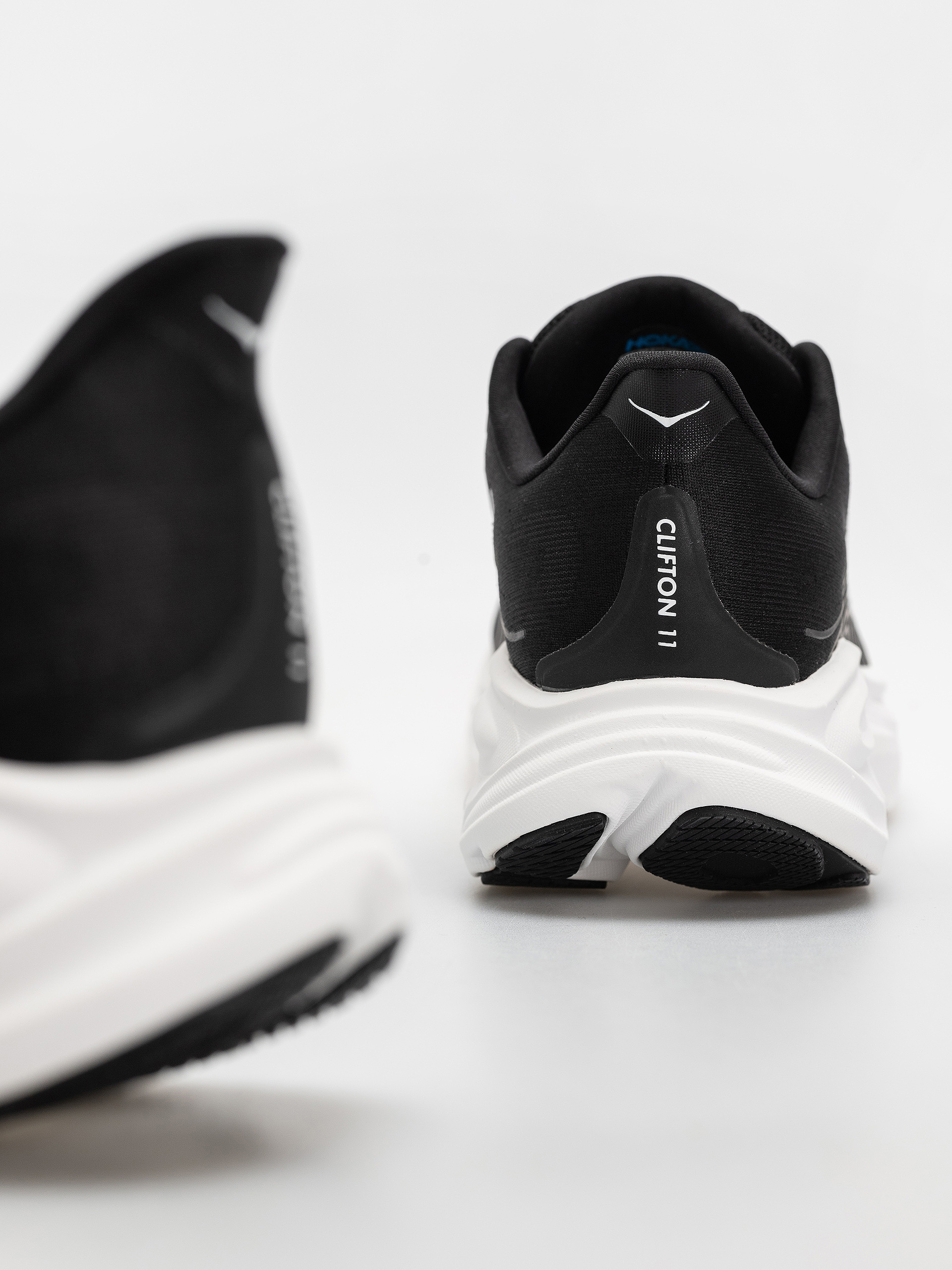 Buty Hoka Clifton 11 (black/white)