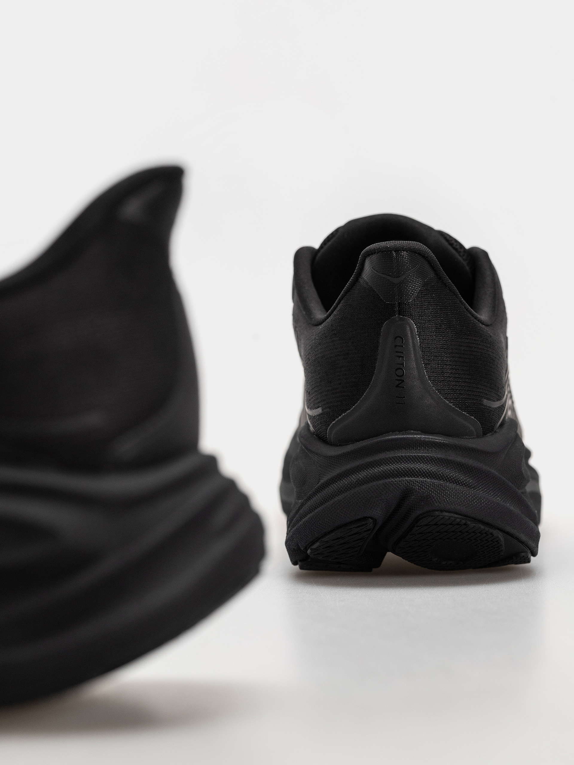 Buty Hoka Clifton 11 Wmn (black/black)