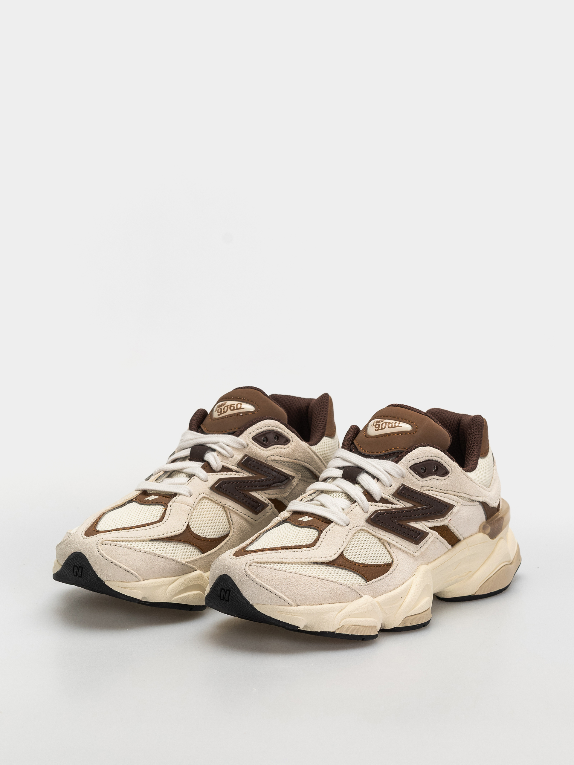 Buty New Balance 9060 JR (breakfast tea/angora)