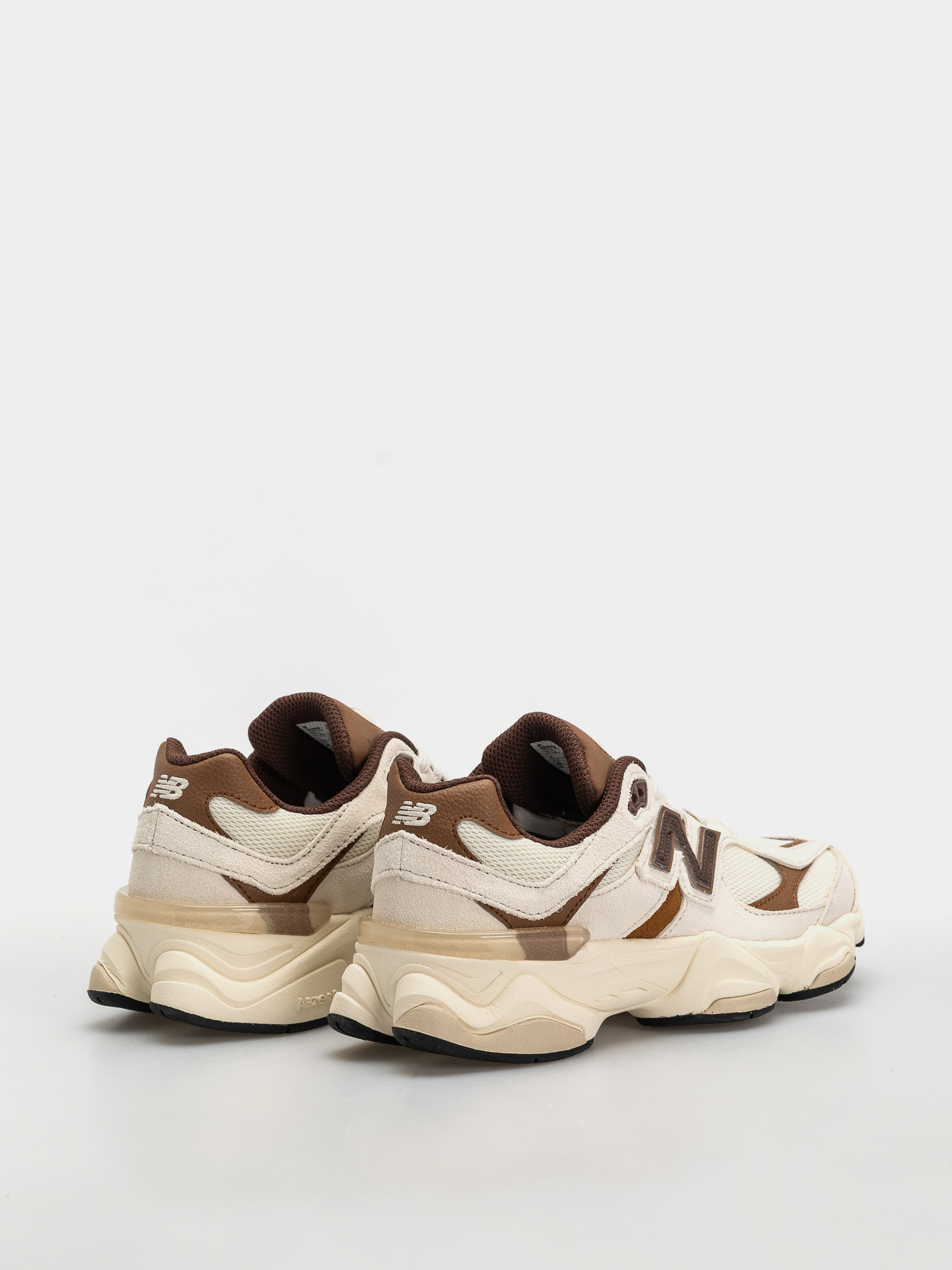 Buty New Balance 9060 JR (breakfast tea/angora)