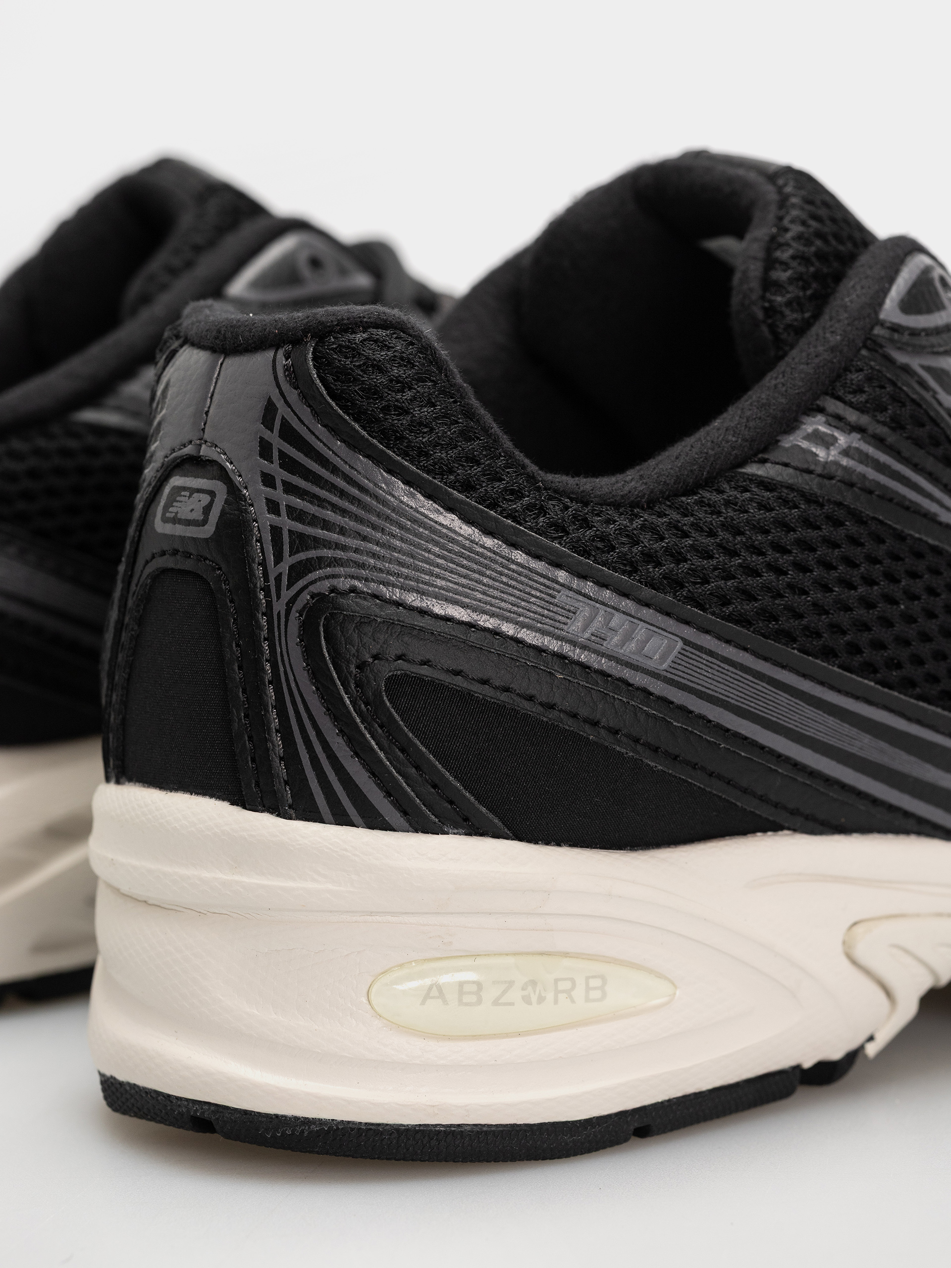 Buty New Balance 740 (black/sea salt)