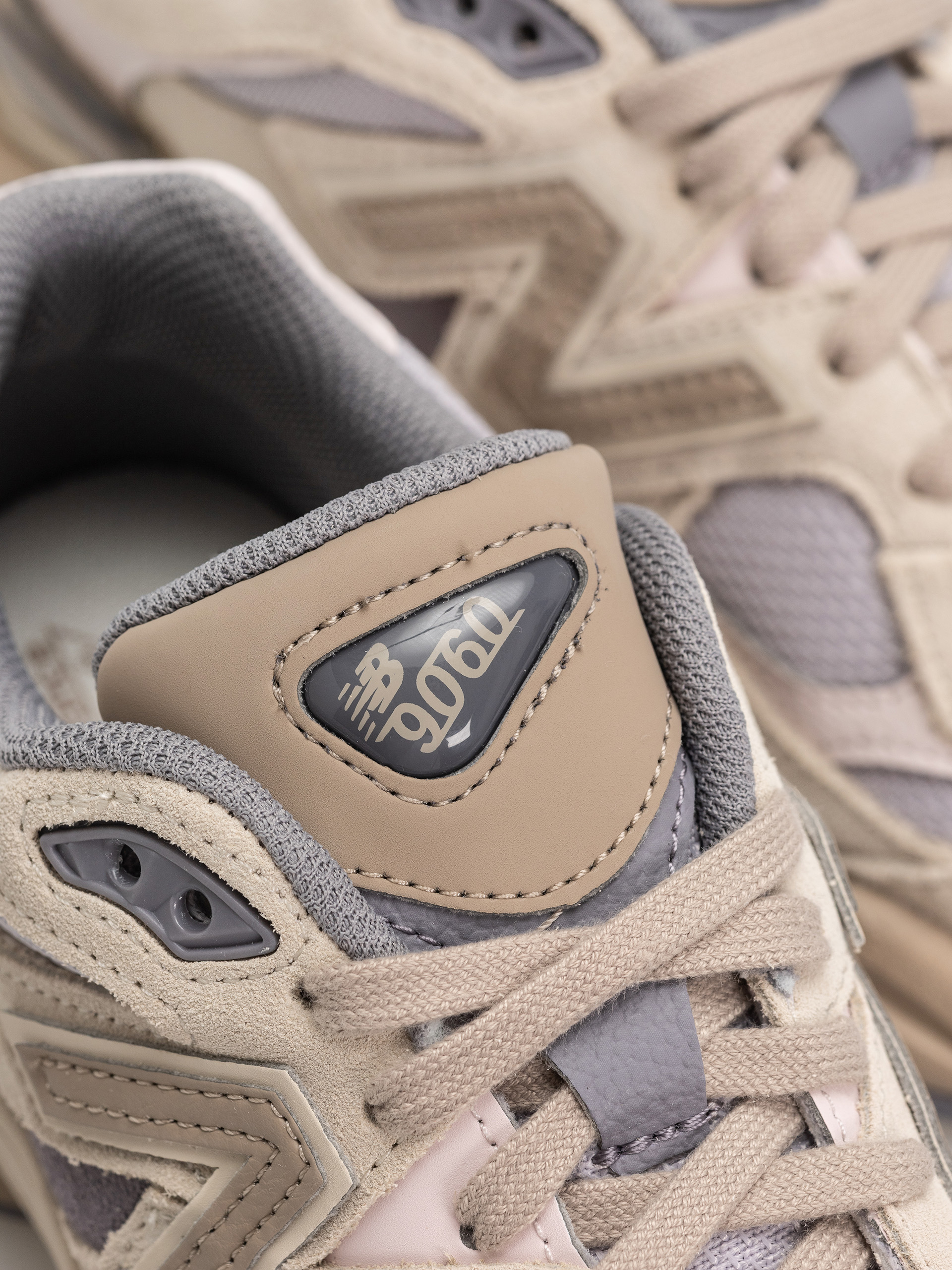 Buty New Balance 9060 (timberwolf/driftwood)