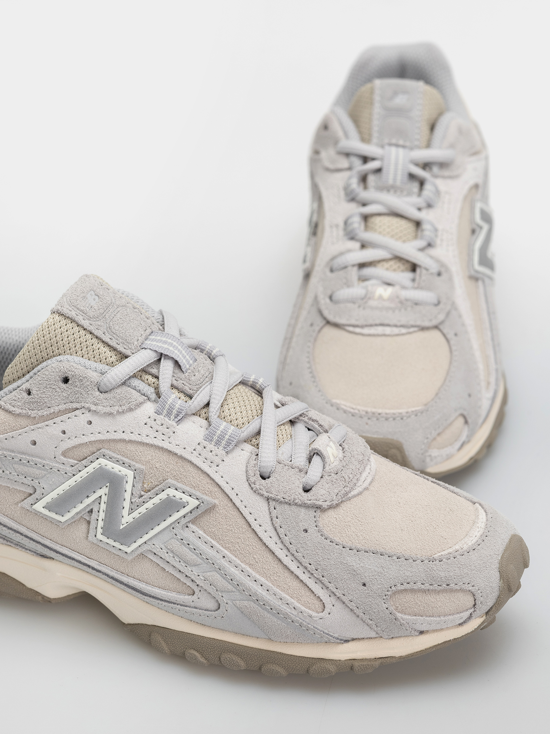 Buty New Balance 204L (grey matter shipyard)