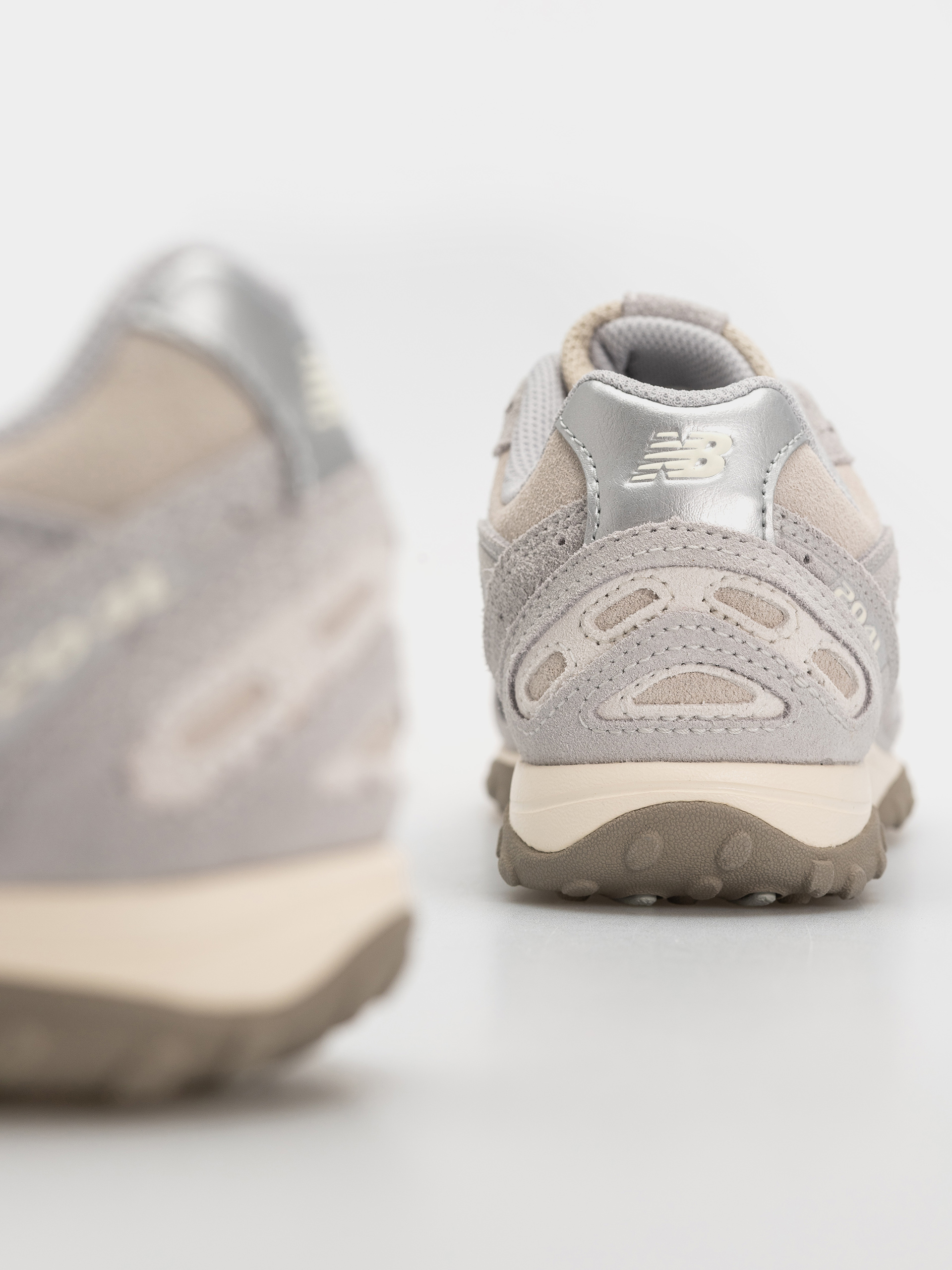 Buty New Balance 204L (grey matter shipyard)