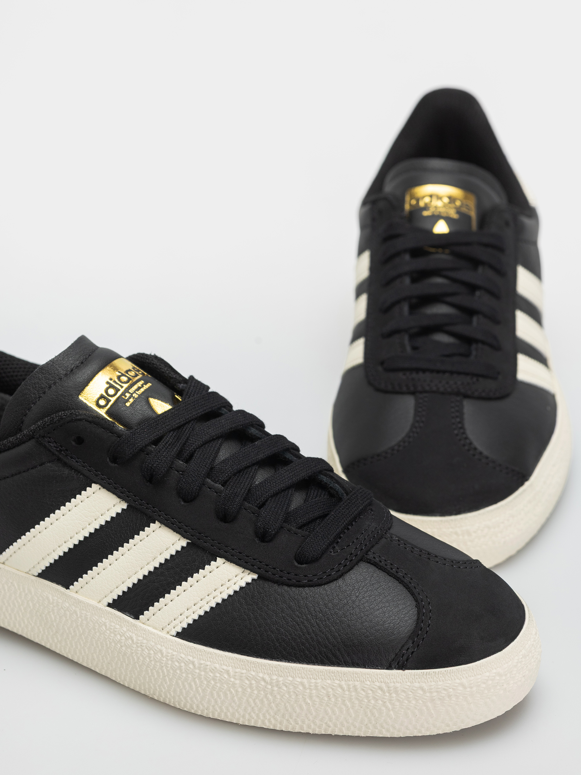 Buty adidas Gazelle Adv (cblack/crewht/goldmt)