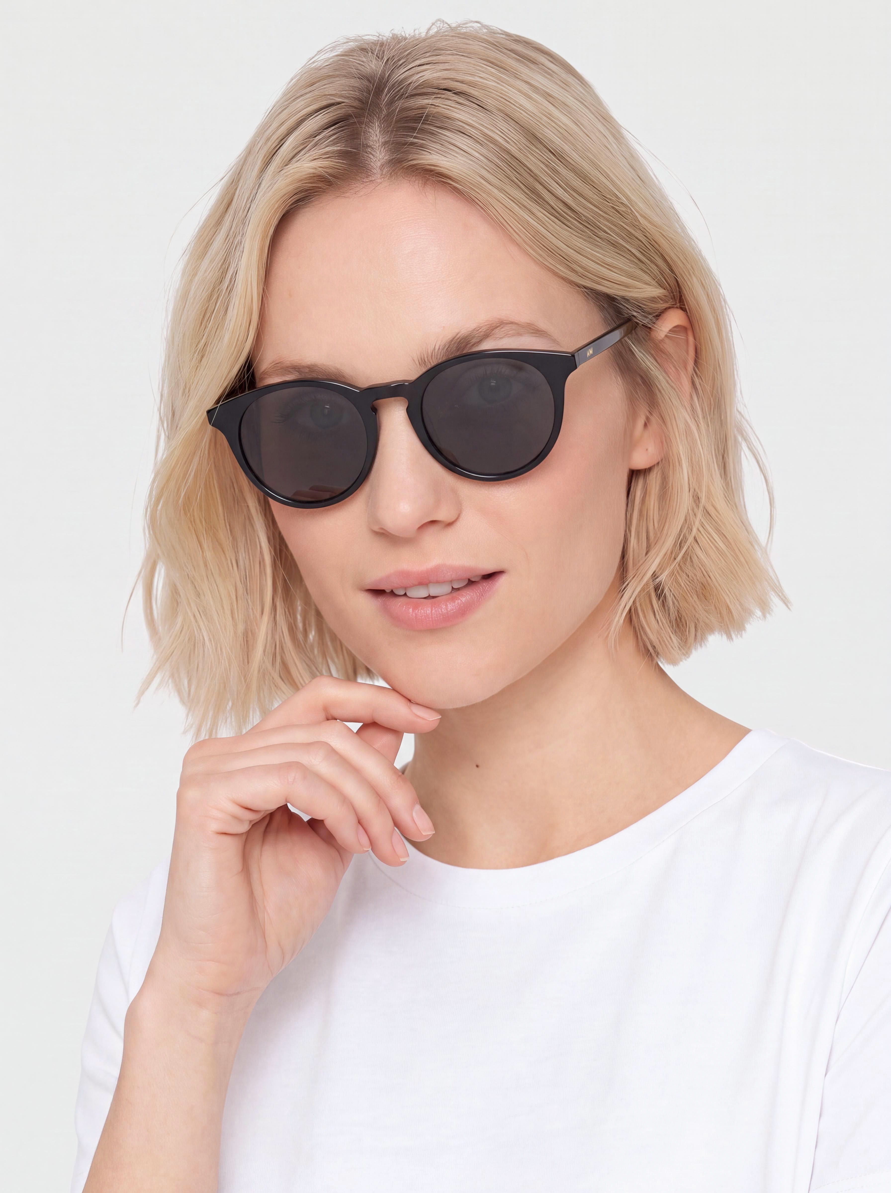 Okulary przeciwsu0142oneczne MessyWeekend New Depp (black/grey)