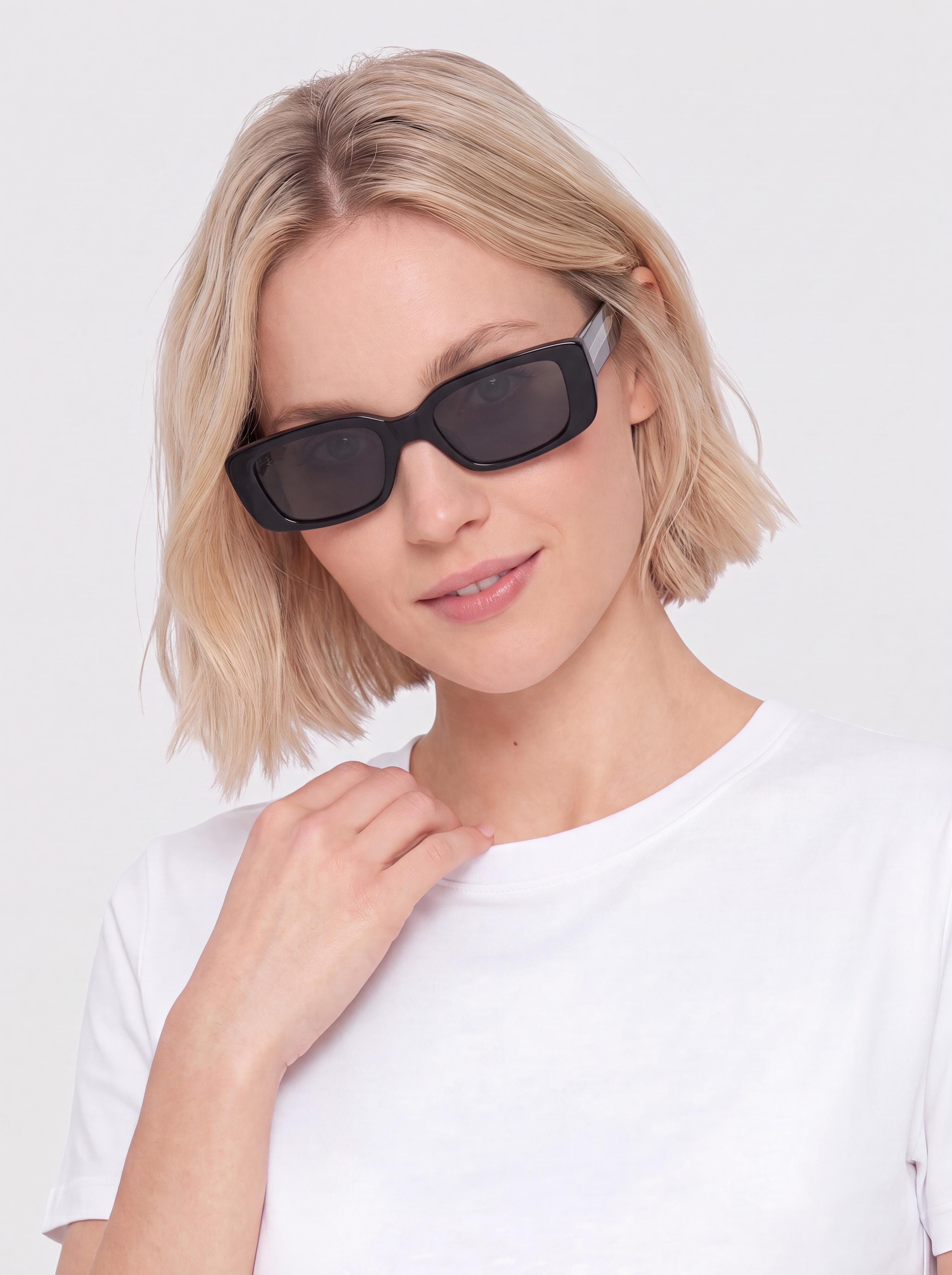 Okulary przeciwsłoneczne MessyWeekend Grace Iso (black/transparent)