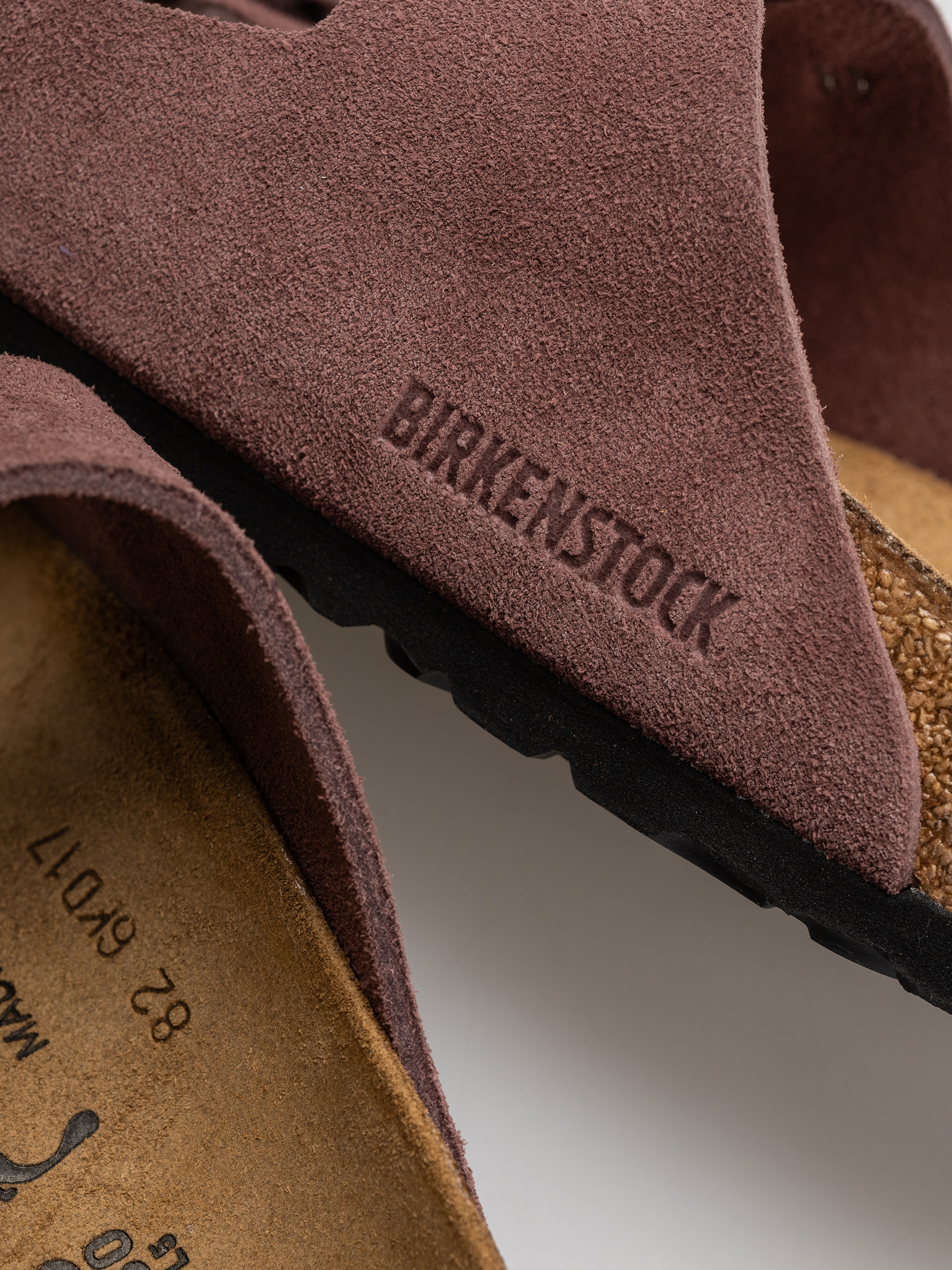 Klapki Birkenstock Arizona Suede Leather Cushion Buckle Narrow Wmn (pepper)
