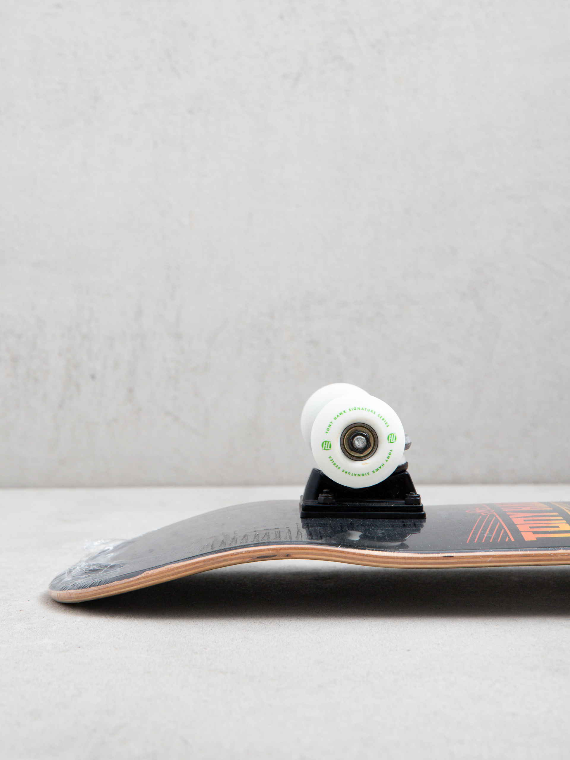Deskorolka Tony Hawk Stacked Logo (black)