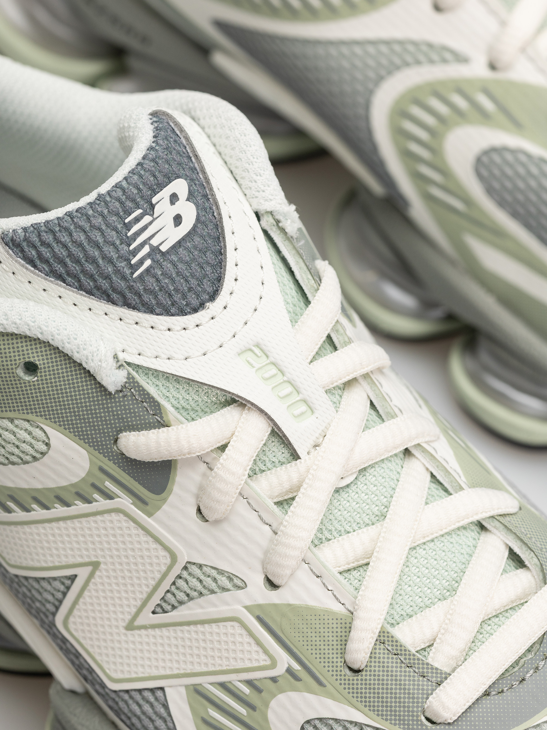 Buty New Balance 2000 (silver moss/bayberry/sea salt)