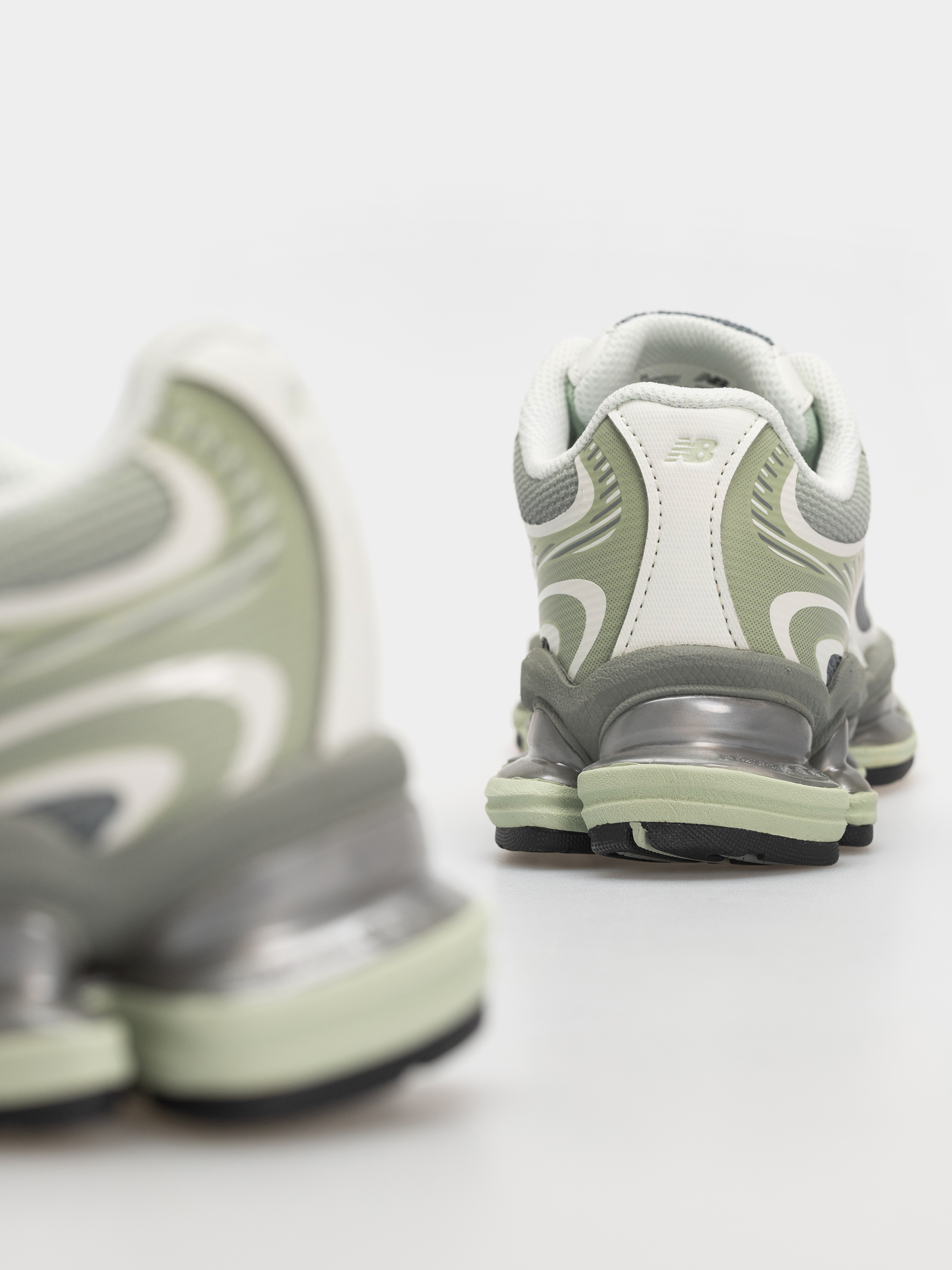 Buty New Balance 2000 (silver moss/bayberry/sea salt)