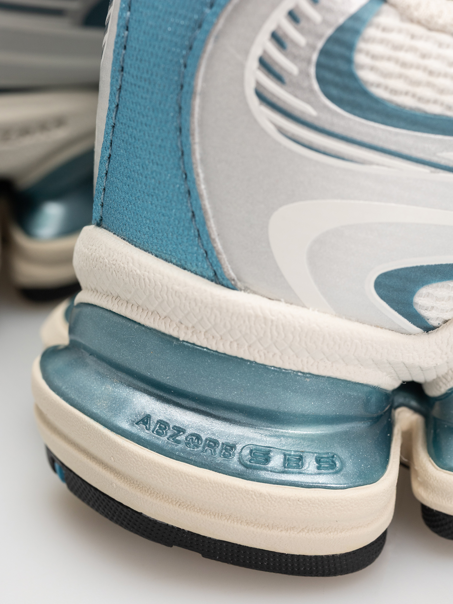 Buty New Balance 2000 (sea salt/altitude metallic)