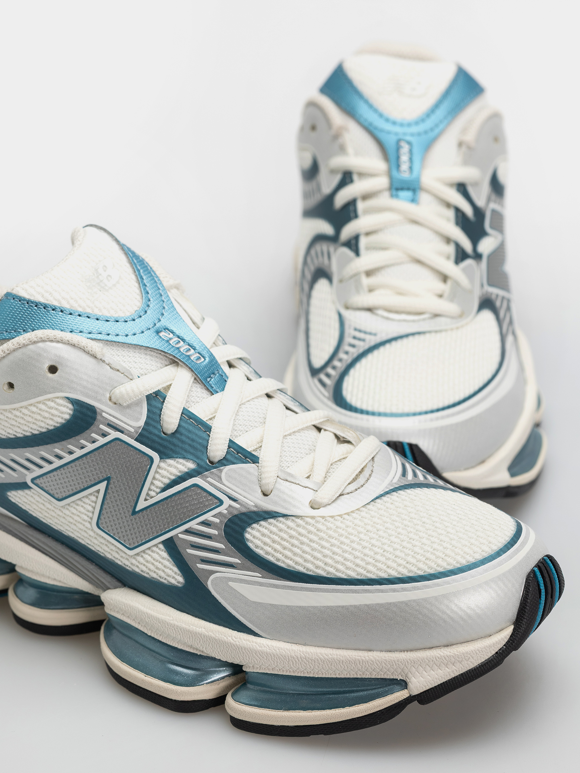 Buty New Balance 2000 (sea salt/altitude metallic)