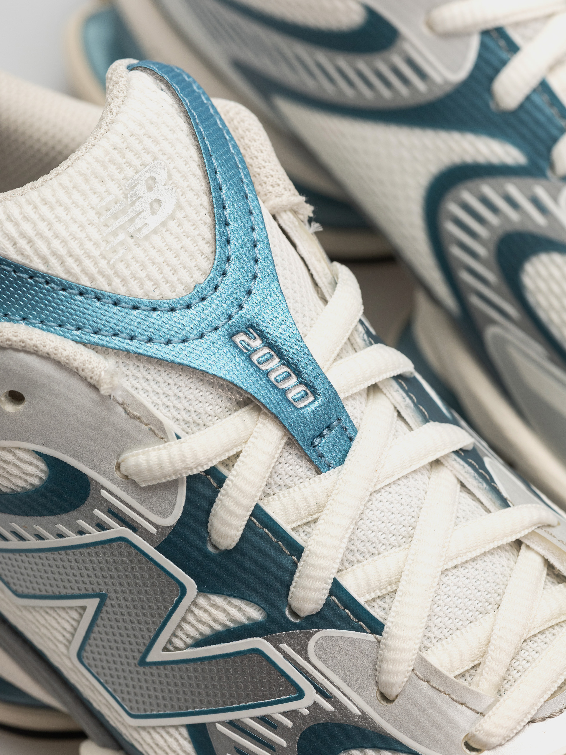 Buty New Balance 2000 (sea salt/altitude metallic)