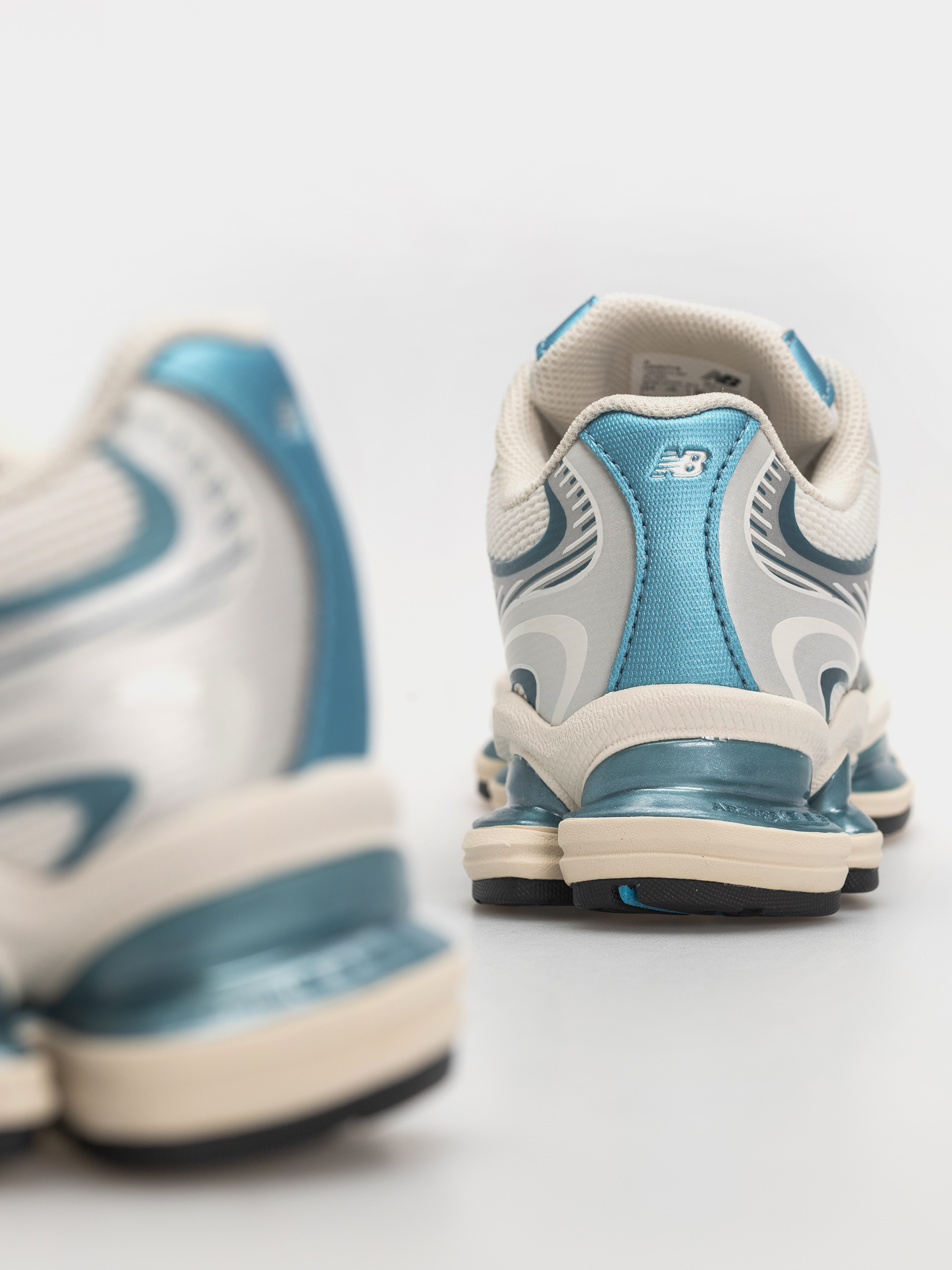 Buty New Balance 2000 (sea salt/altitude metallic)