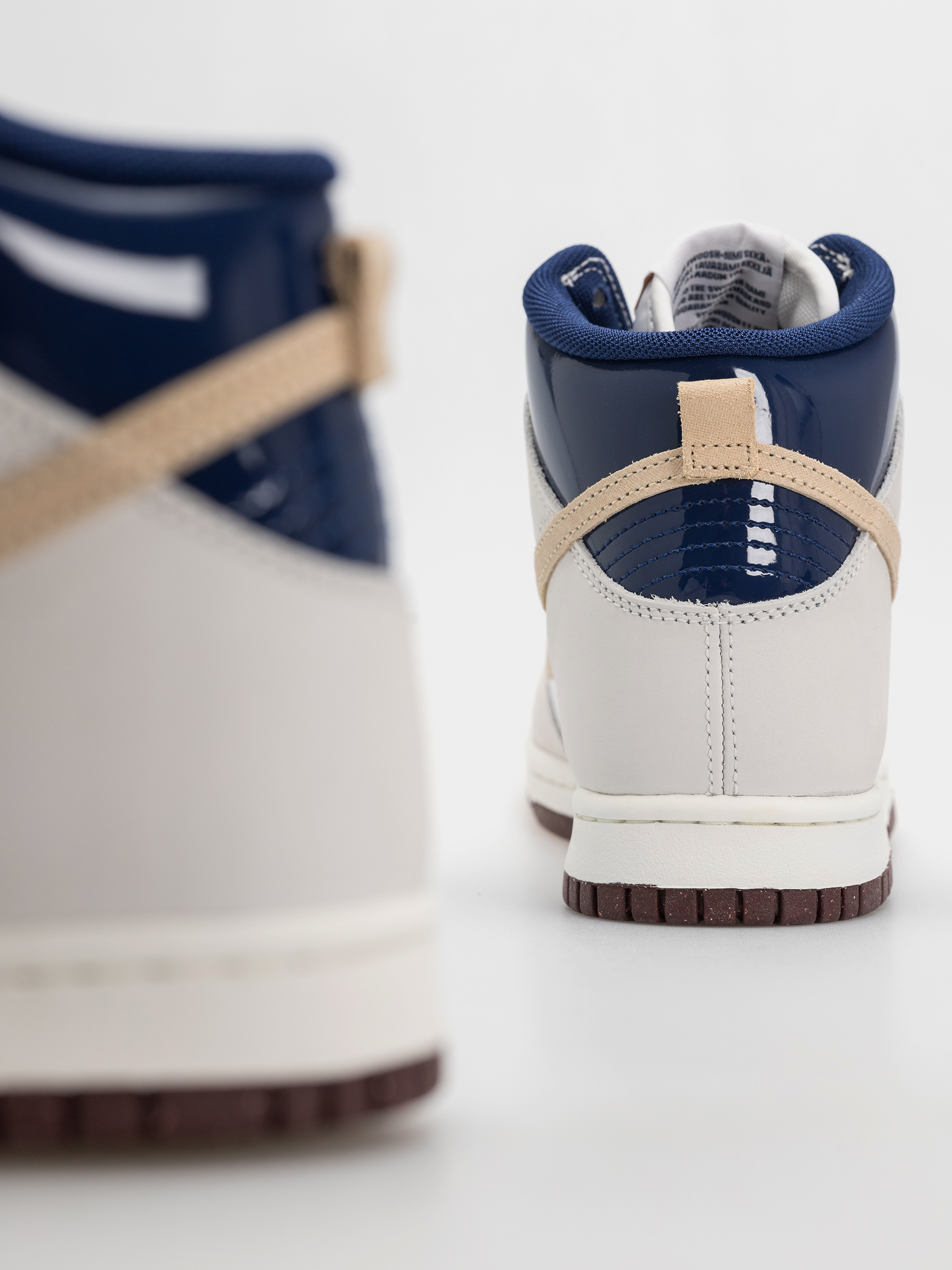 Buty Nike SB Dunk High Pro QS Beyond (white/ivorysand duneblue void)