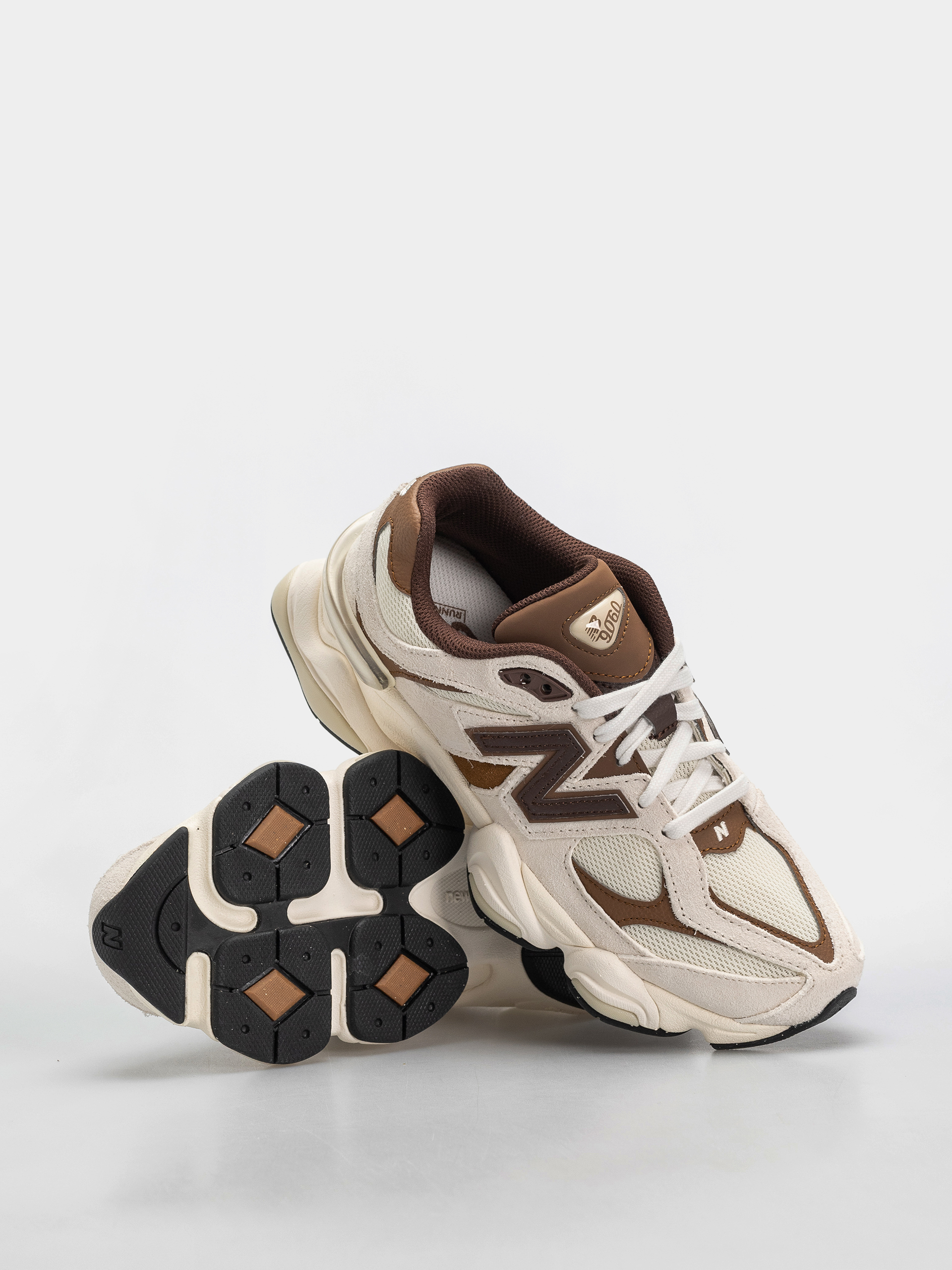 Buty New Balance 9060 (breakfast tea/angora)