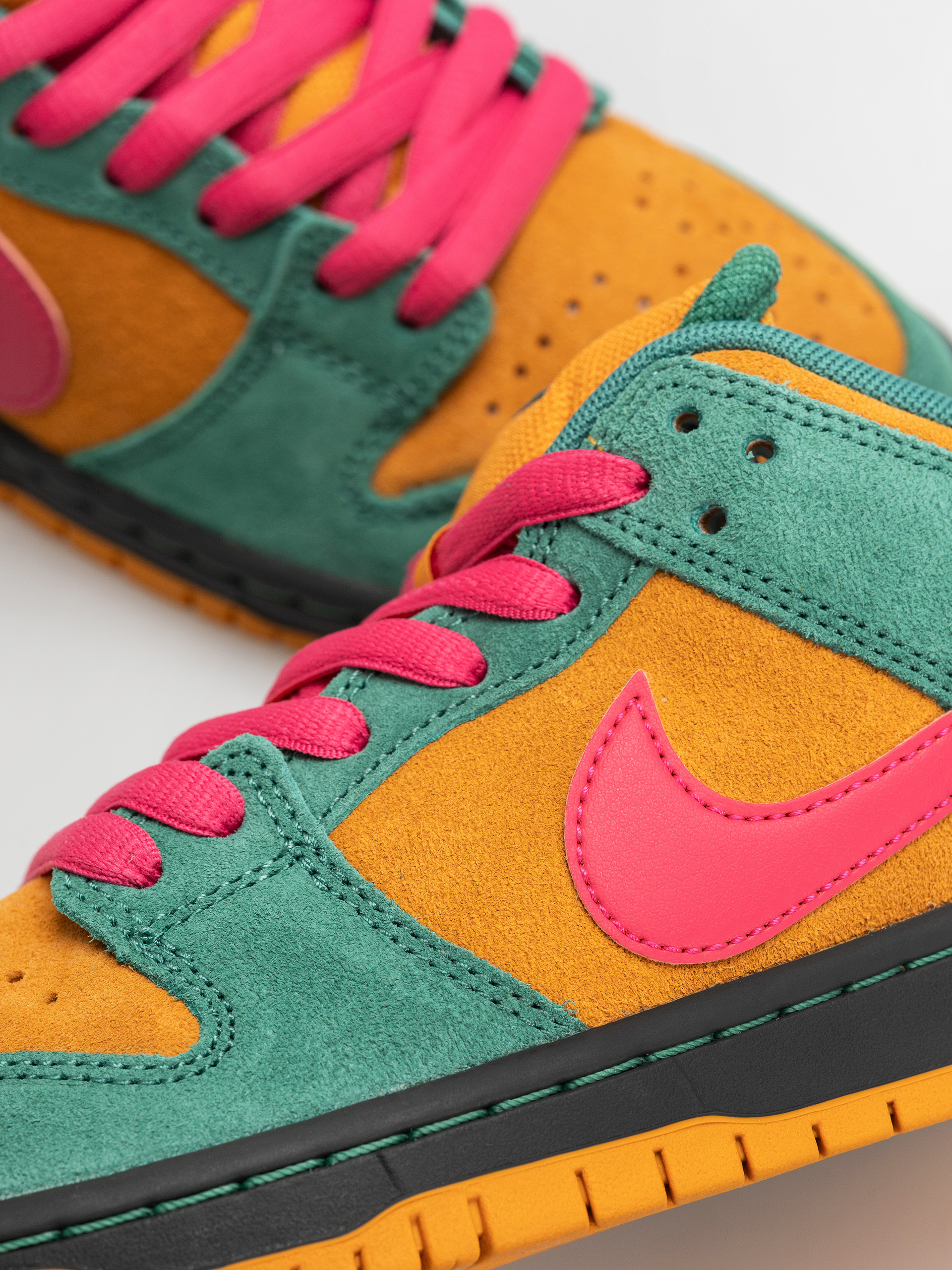 Buty Nike SB Dunk Low Pro (green noise/watermelon light curry)