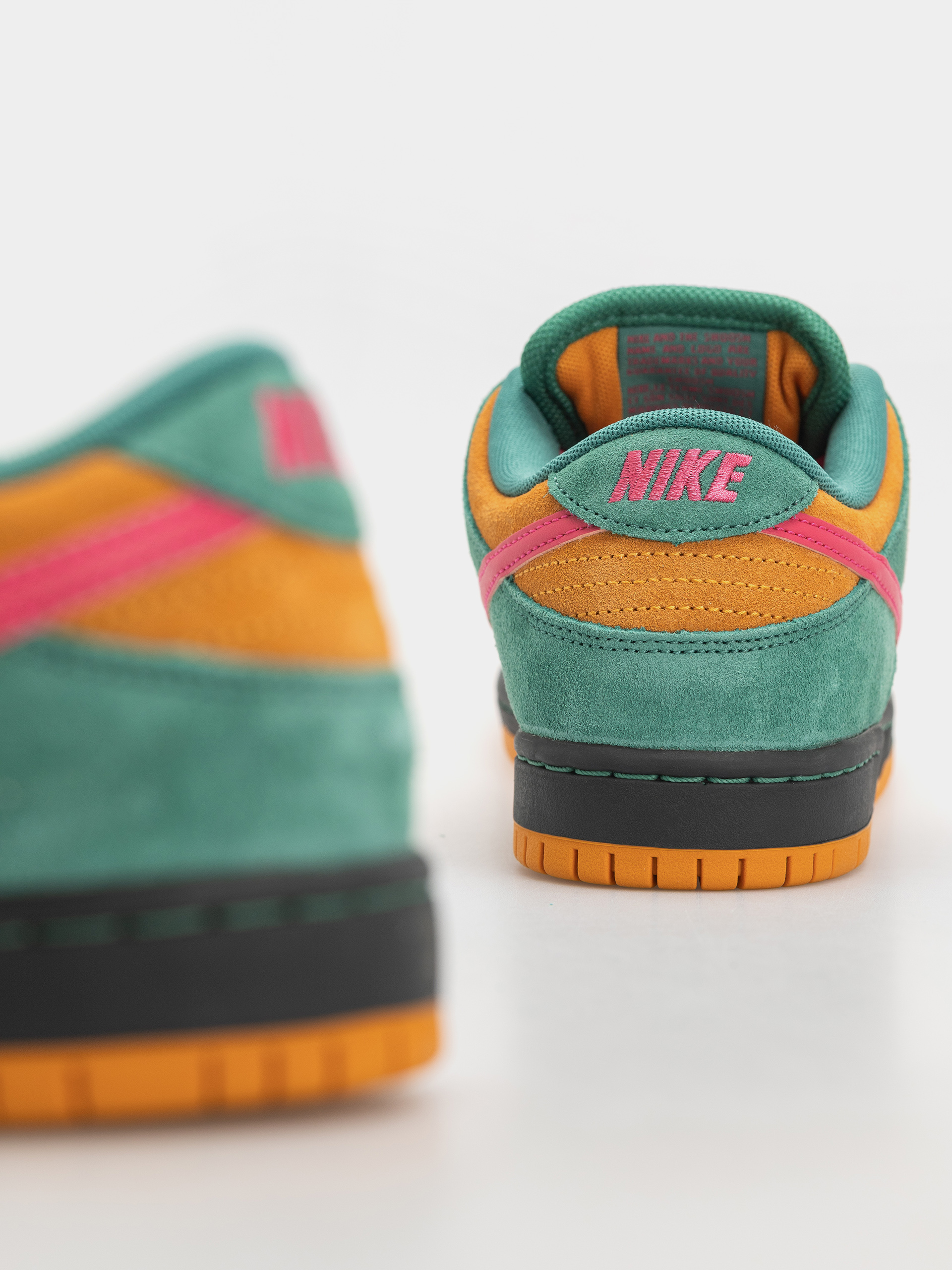 Buty Nike SB Dunk Low Pro (green noise/watermelon light curry)