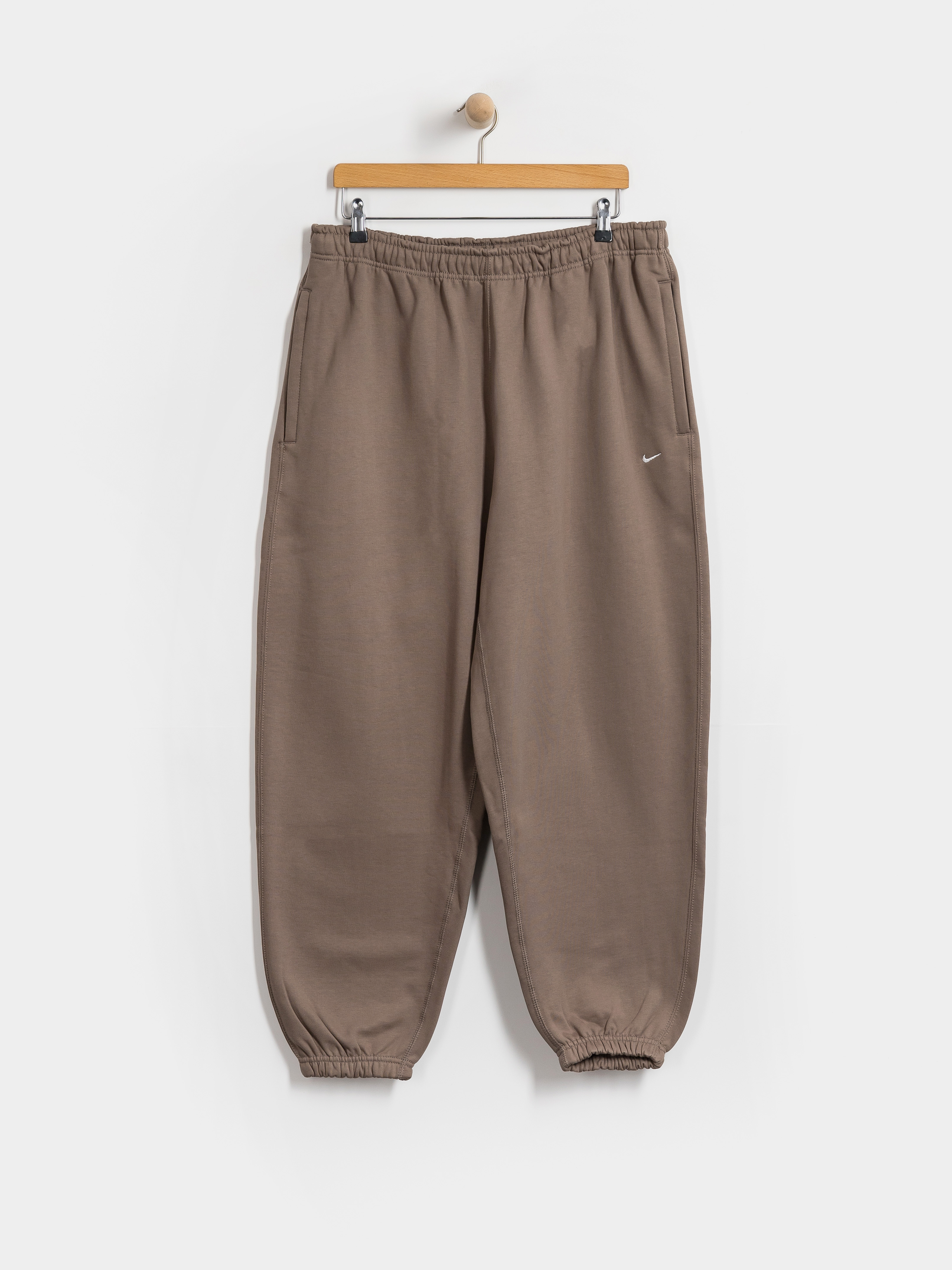 Spodnie Nike SB Solo Swoosh (mink brown/mink brown/white)