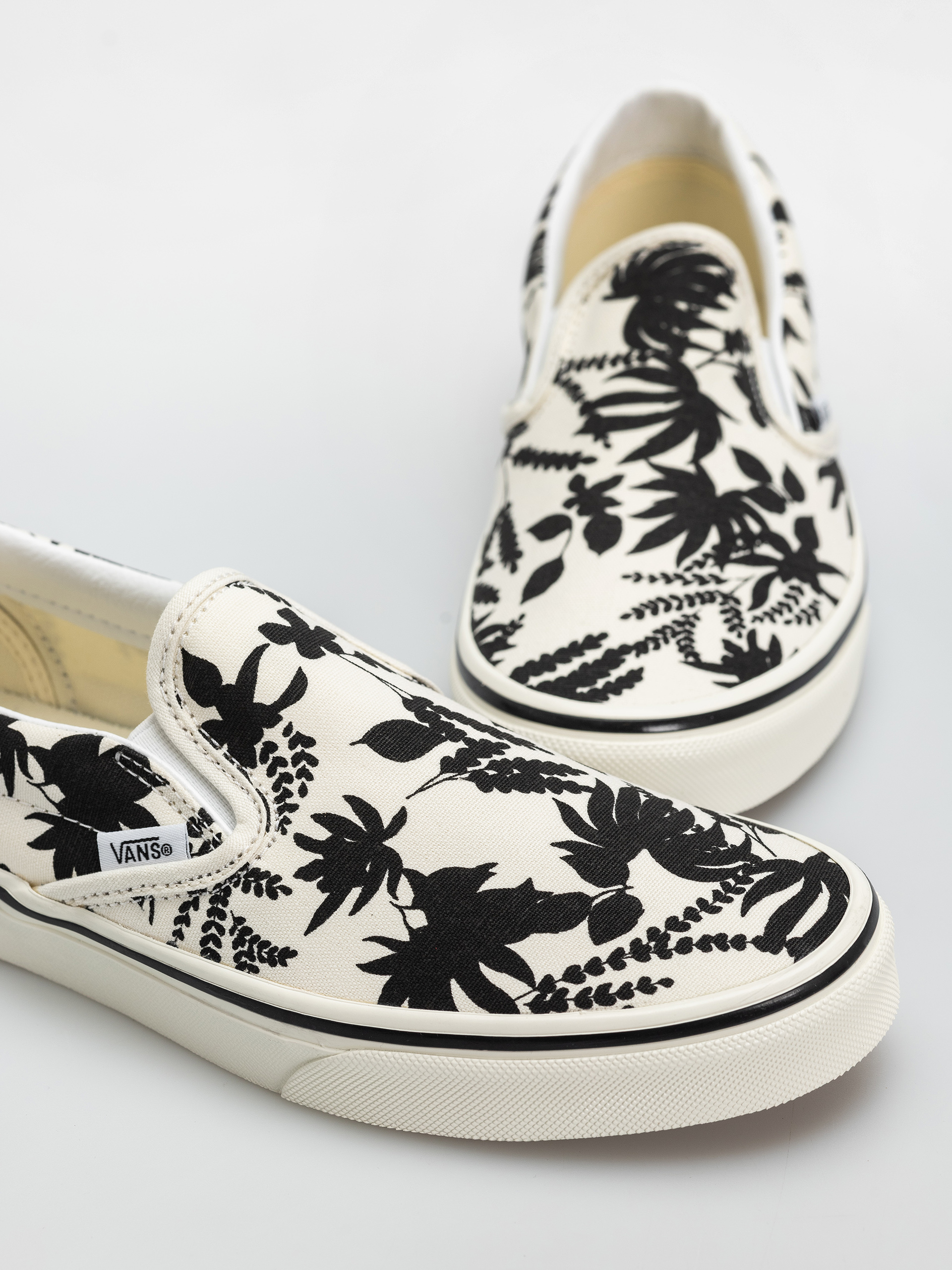 Buty Vans Classic Slip On (black)