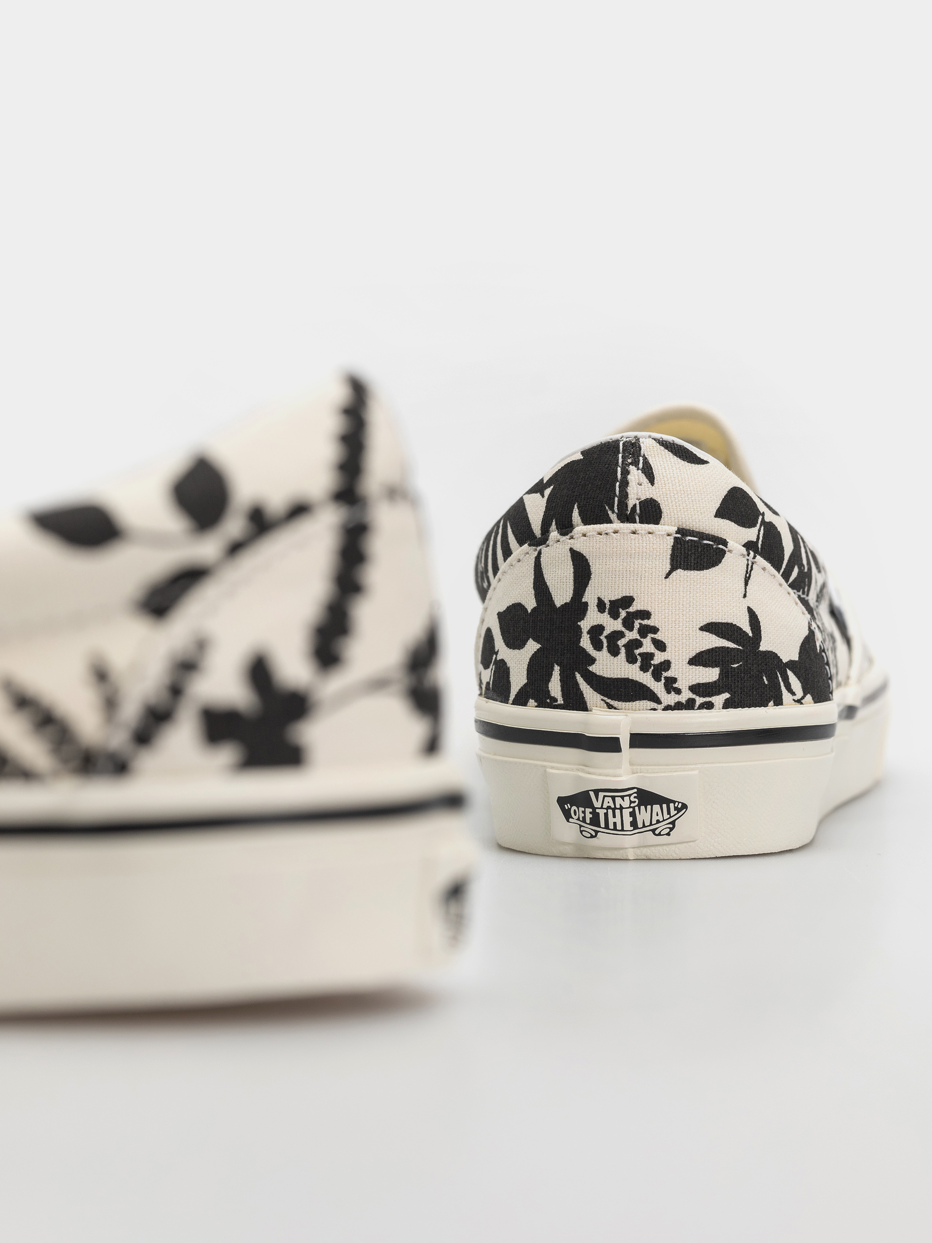Buty Vans Classic Slip On (black)