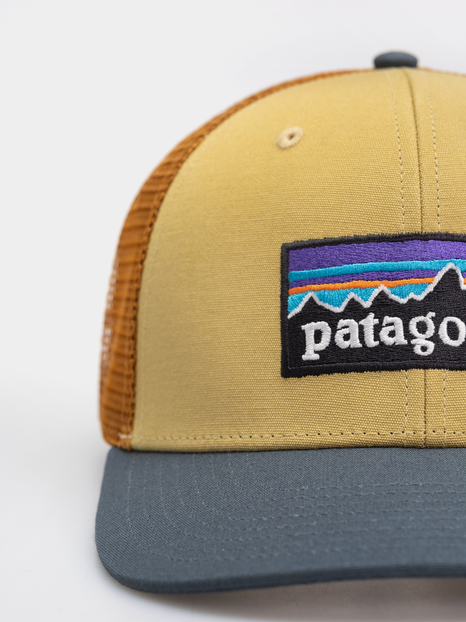 Czapka z daszkiem Patagonia P 6 Logo Trucker (lynx tan)
